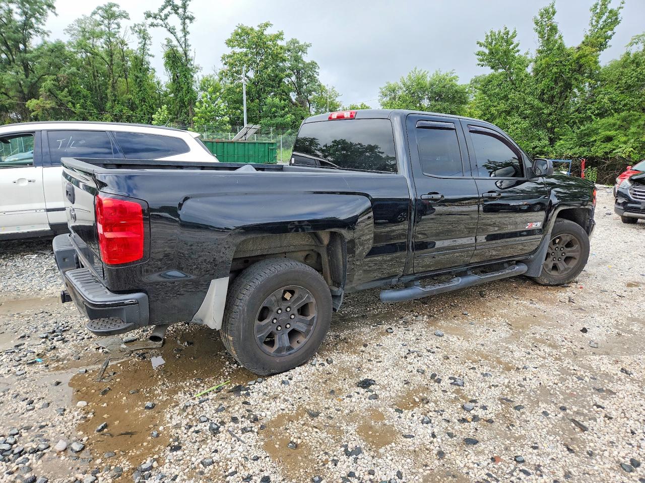 2018 Chevrolet Silverado K1500 Lt Black vin: 1GCVKREC2JZ122041