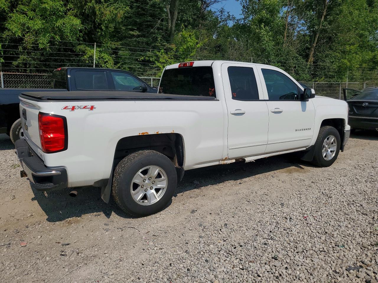 2015 Chevrolet Silverado K1500 Lt White vin: 1GCVKREC4FZ363638