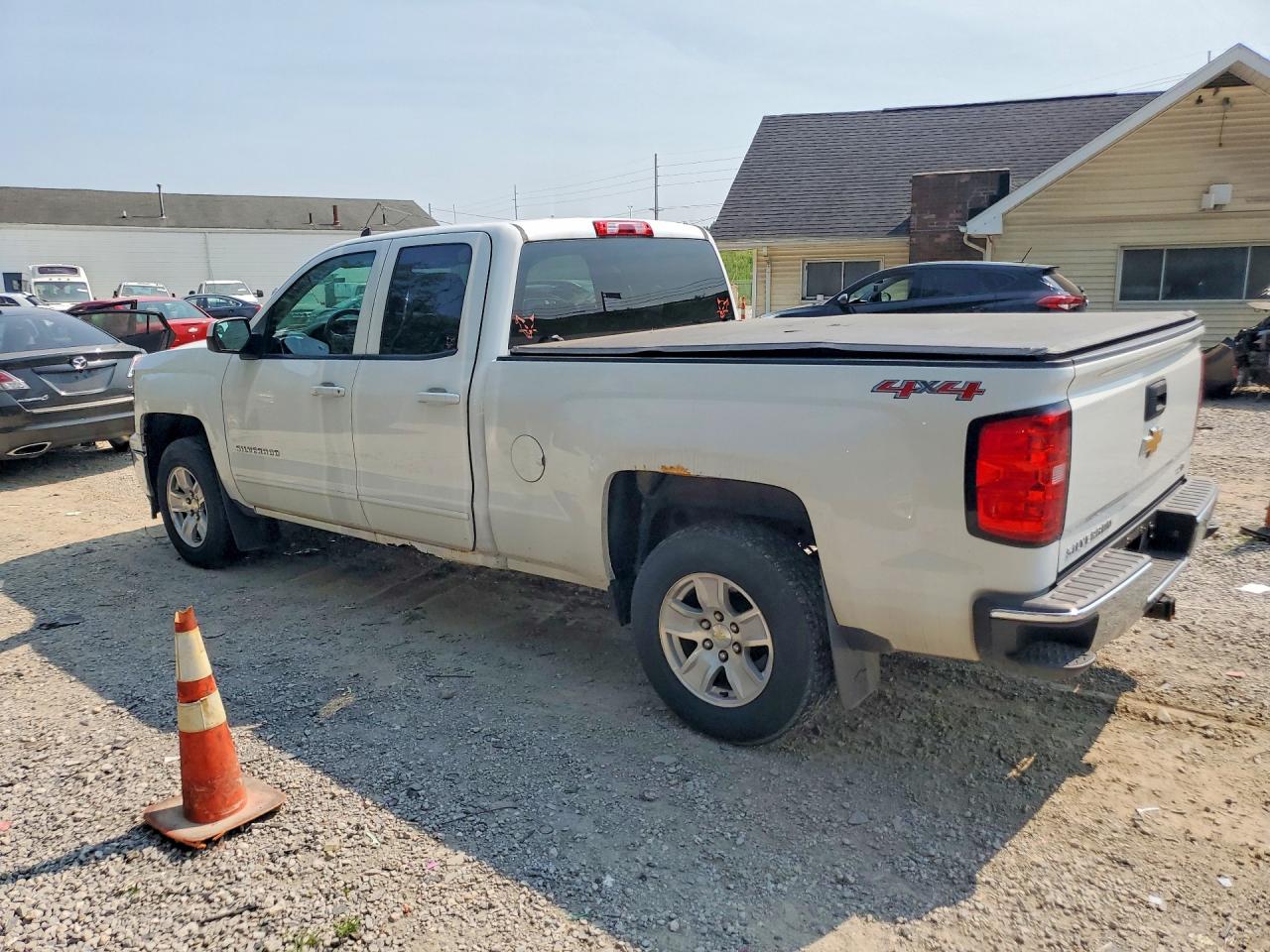 2015 Chevrolet Silverado K1500 Lt White vin: 1GCVKREC4FZ363638