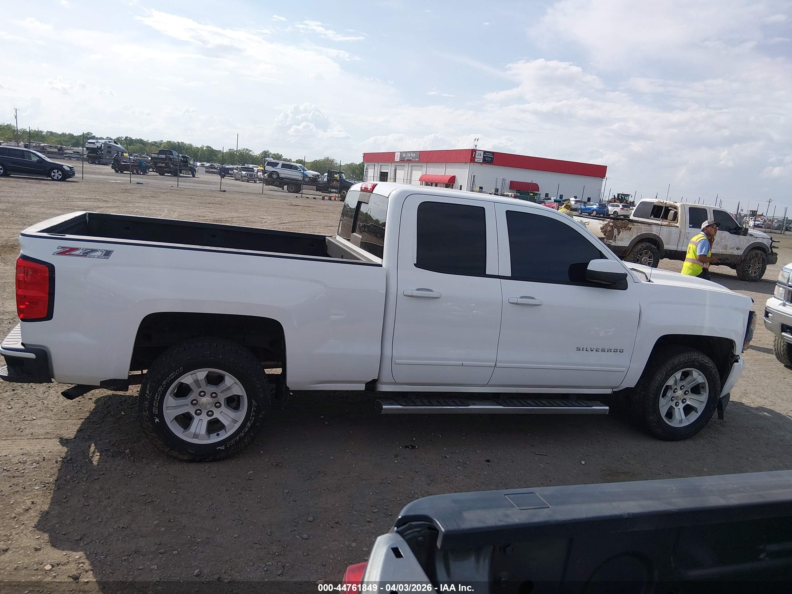 2016 Chevrolet Silverado 1500 2lt White vin: 1GCVKREC4GZ113799