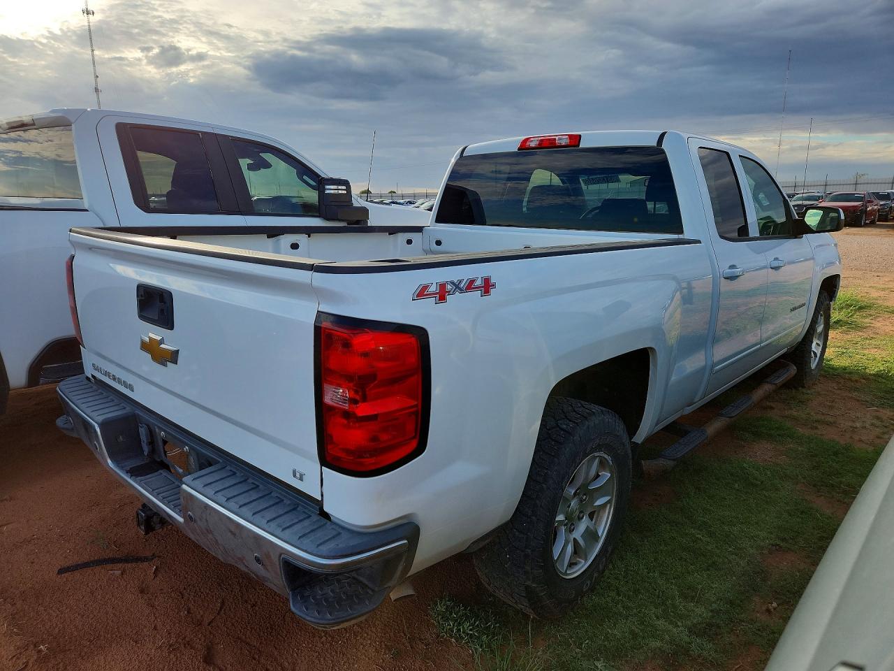 2015 Chevrolet Silverado K1500 Lt White vin: 1GCVKREC6FZ297903