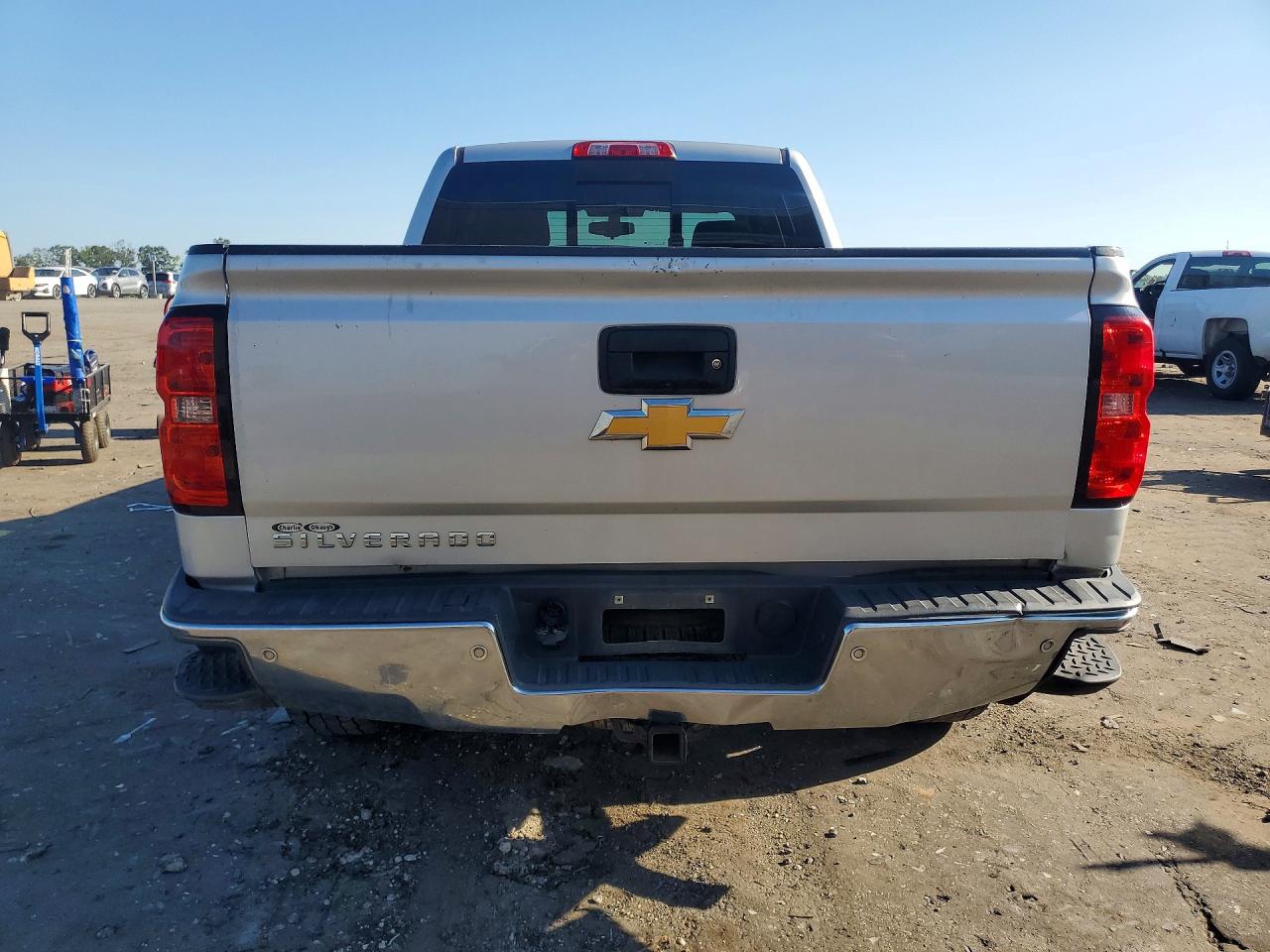 2015 Chevrolet Silverado K1500 Lt Серебряный vin: 1GCVKREC6FZ404237