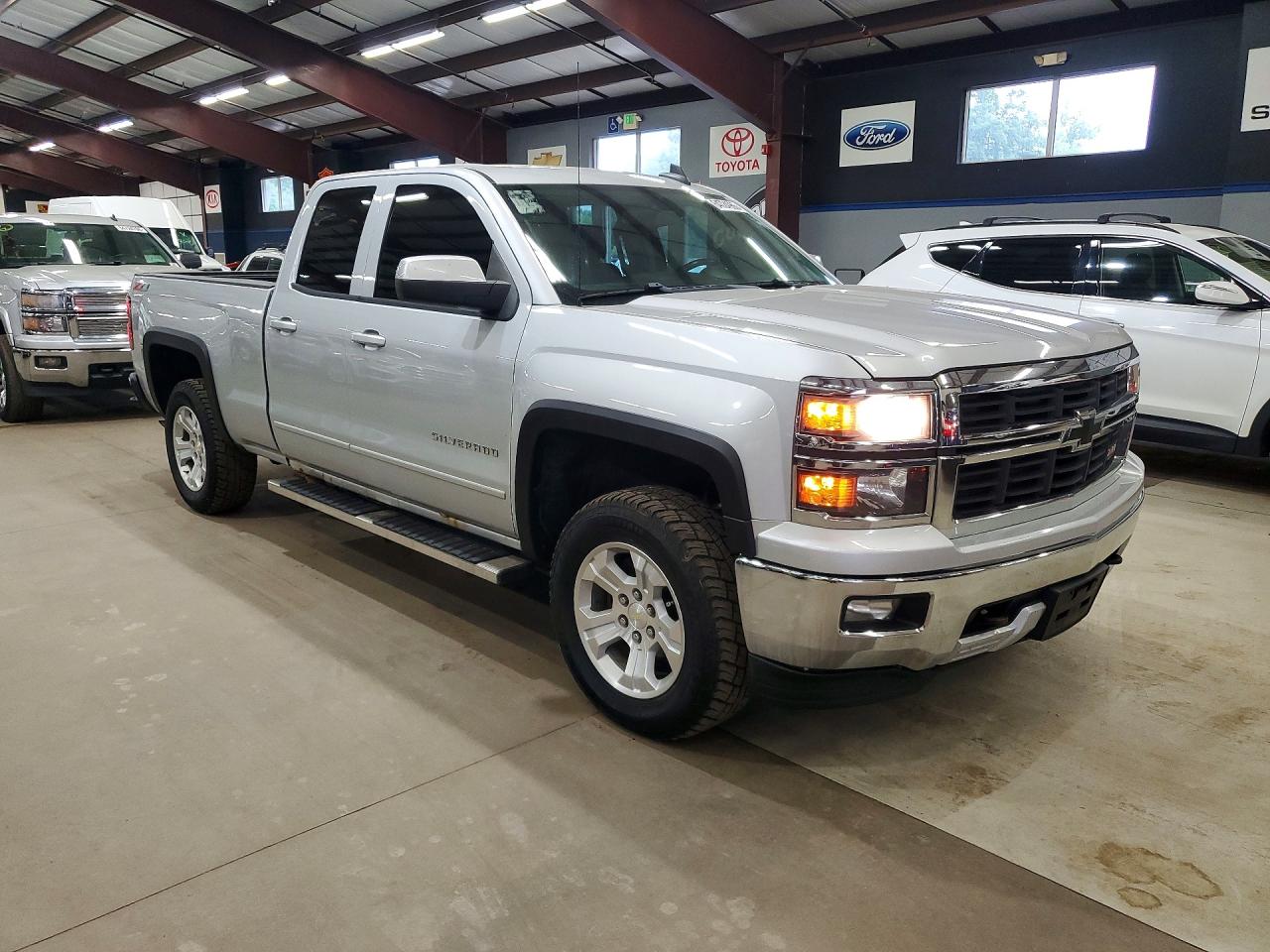 2015 Chevrolet Silverado K1500 Lt Серебряный vin: 1GCVKREC6FZ444589