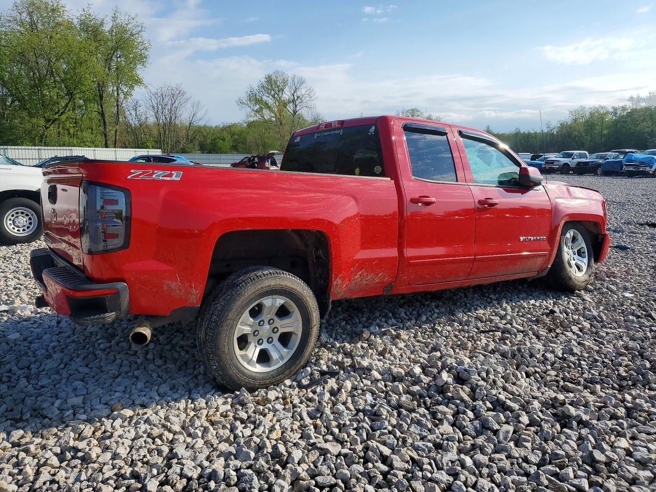 2017 Chevrolet Silverado K1500 Lt Красный vin: 1GCVKREC6HZ348738