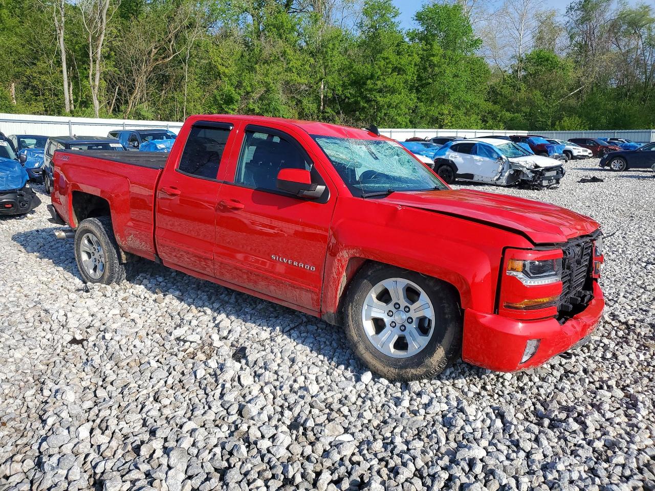 2017 Chevrolet Silverado K1500 Lt Красный vin: 1GCVKREC6HZ348738