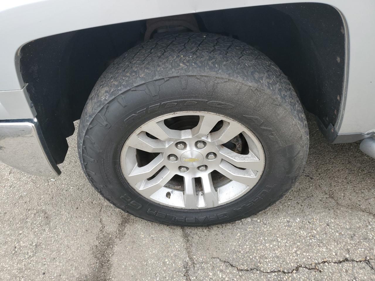 2015 Chevrolet Silverado K1500 Lt Silver vin: 1GCVKREC7FZ215032 Damage: Left Front Wheel, Curb Rash, > 12 Inches