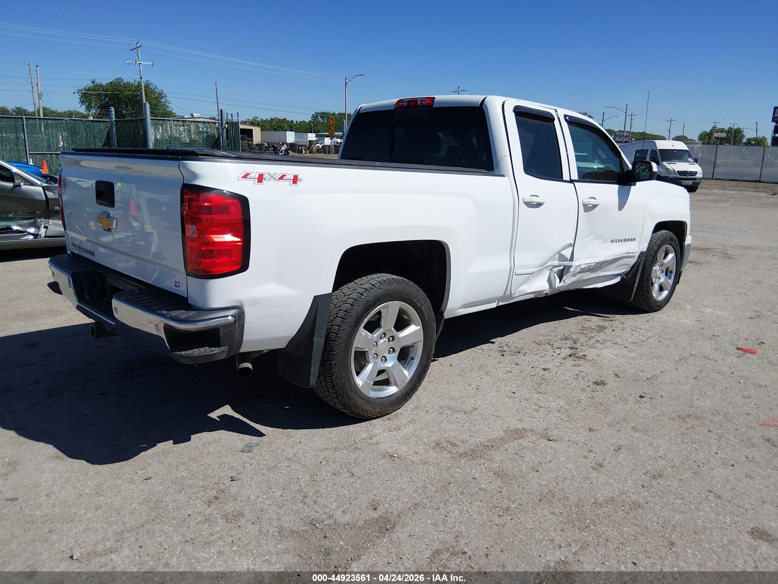 2015 Chevrolet Silverado 1500 1lt White vin: 1GCVKREC7FZ328575