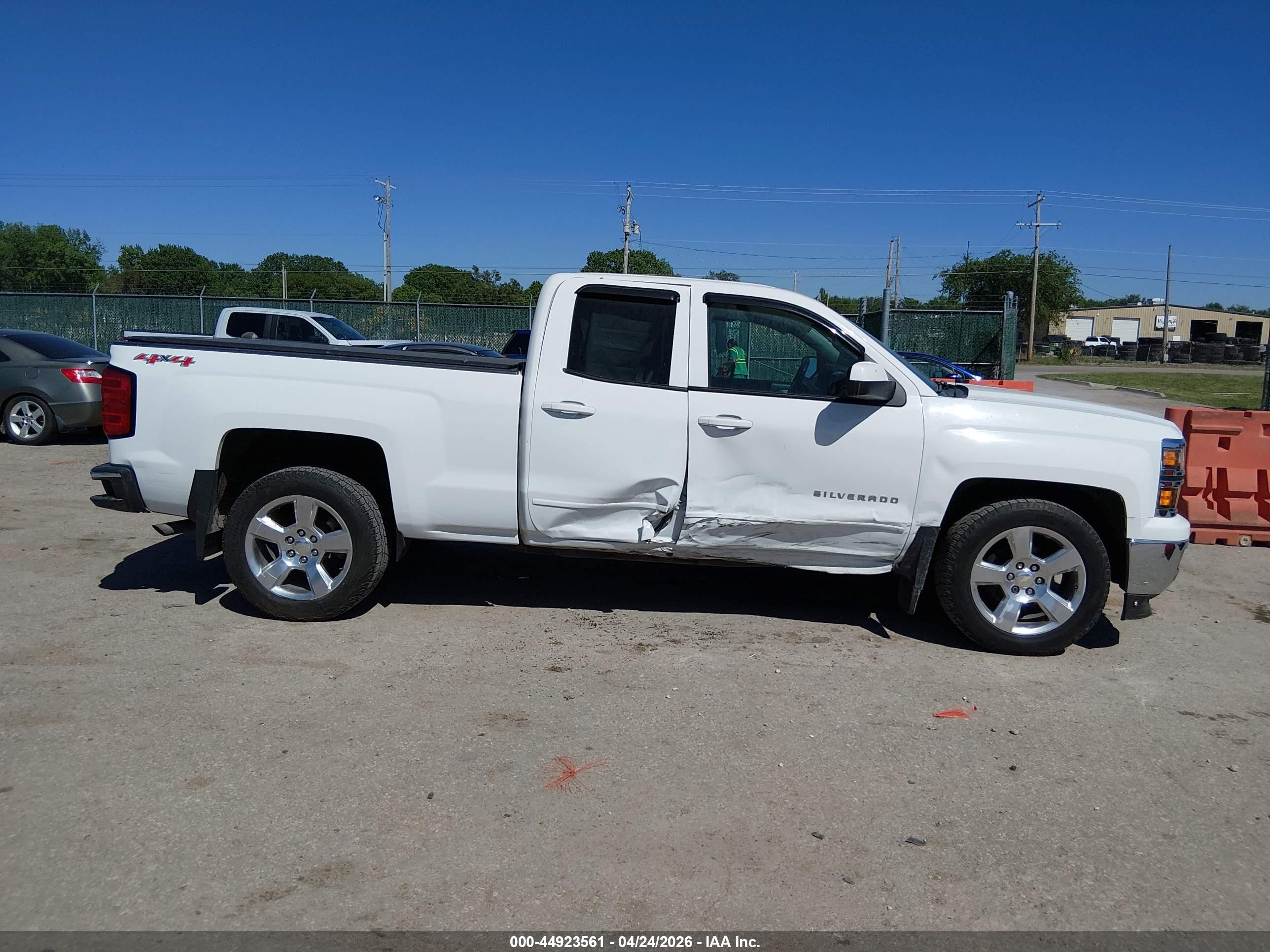 2015 Chevrolet Silverado 1500 1lt White vin: 1GCVKREC7FZ328575