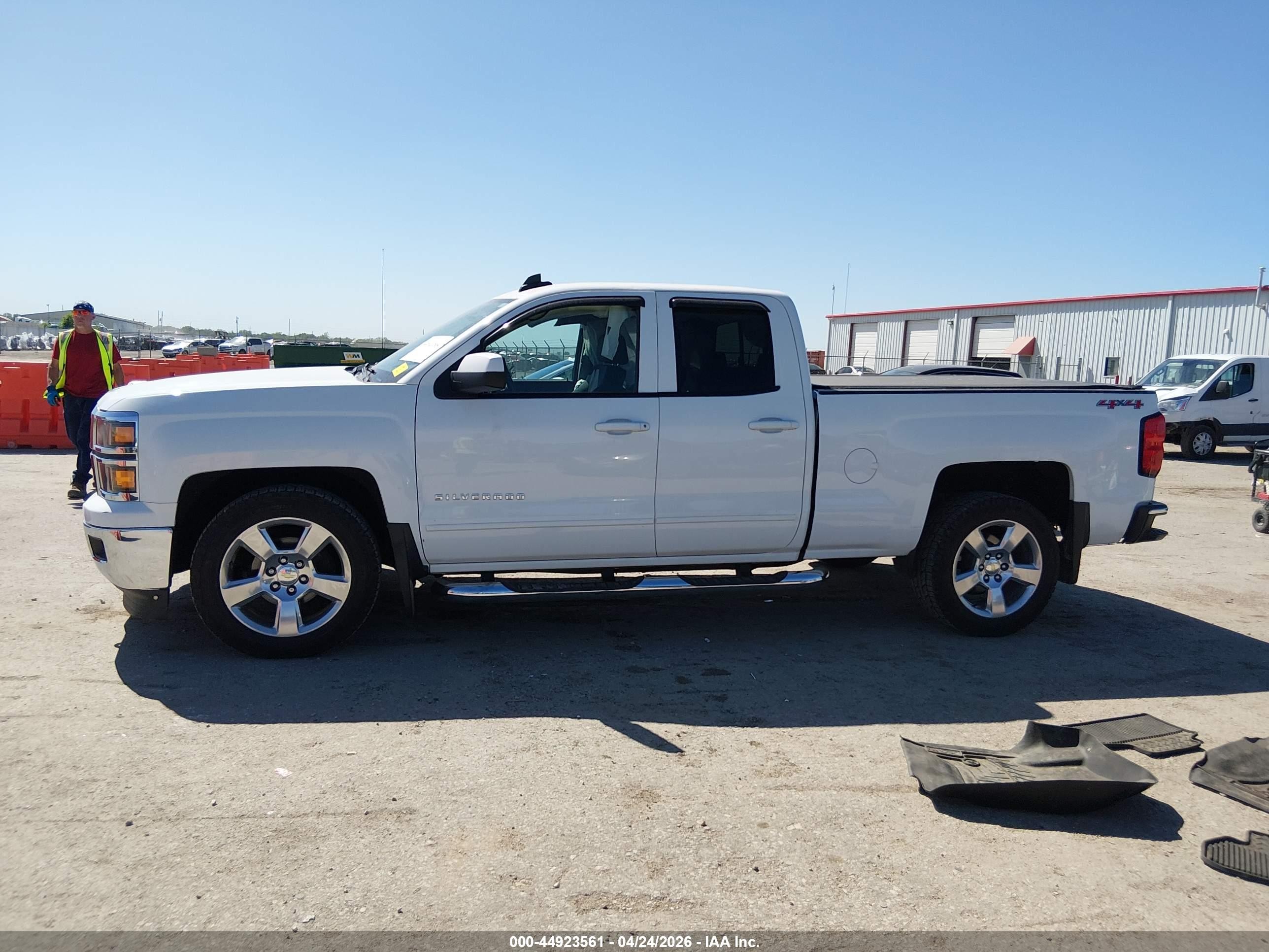 2015 Chevrolet Silverado 1500 1lt White vin: 1GCVKREC7FZ328575