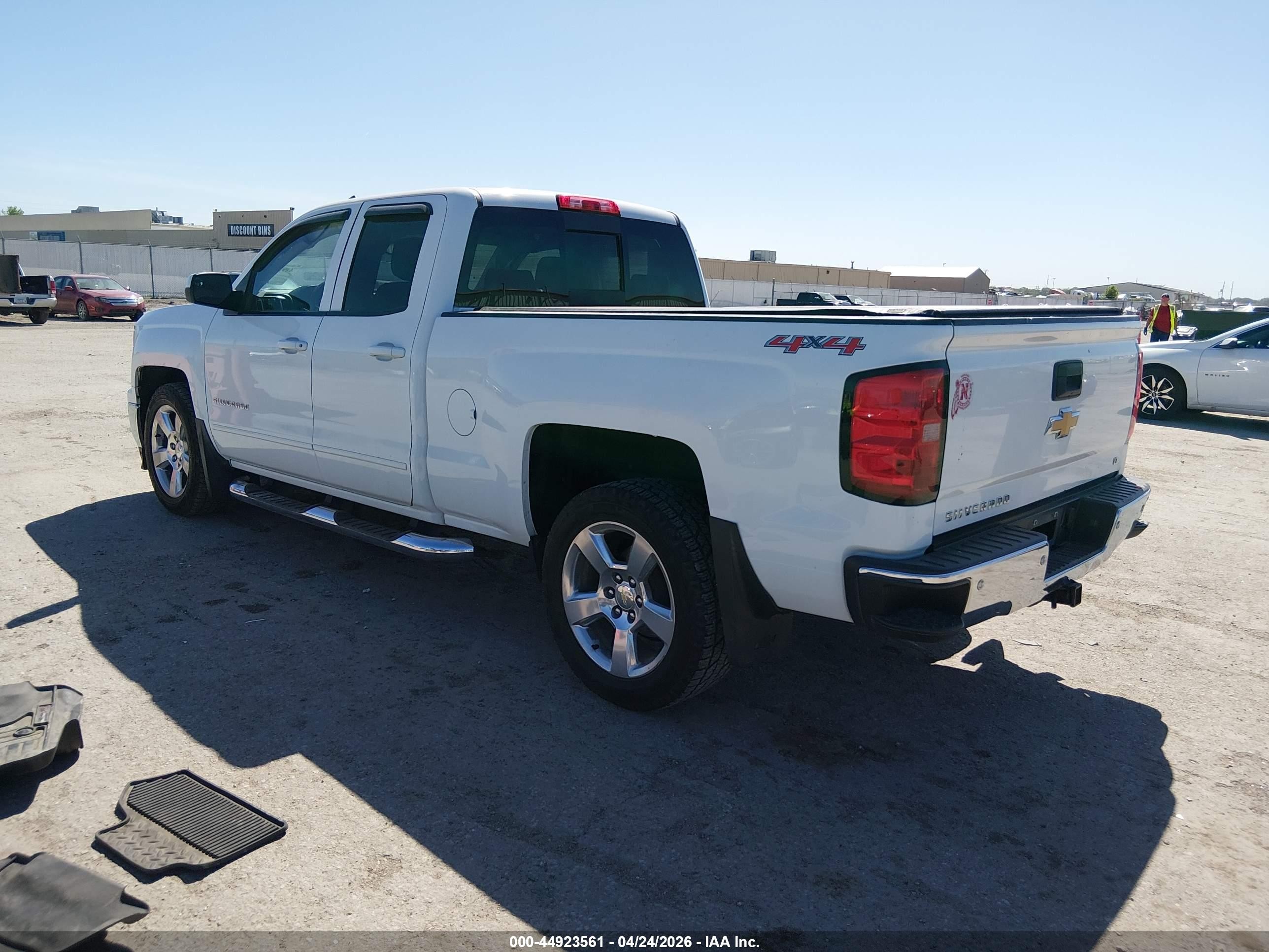 2015 Chevrolet Silverado 1500 1lt White vin: 1GCVKREC7FZ328575
