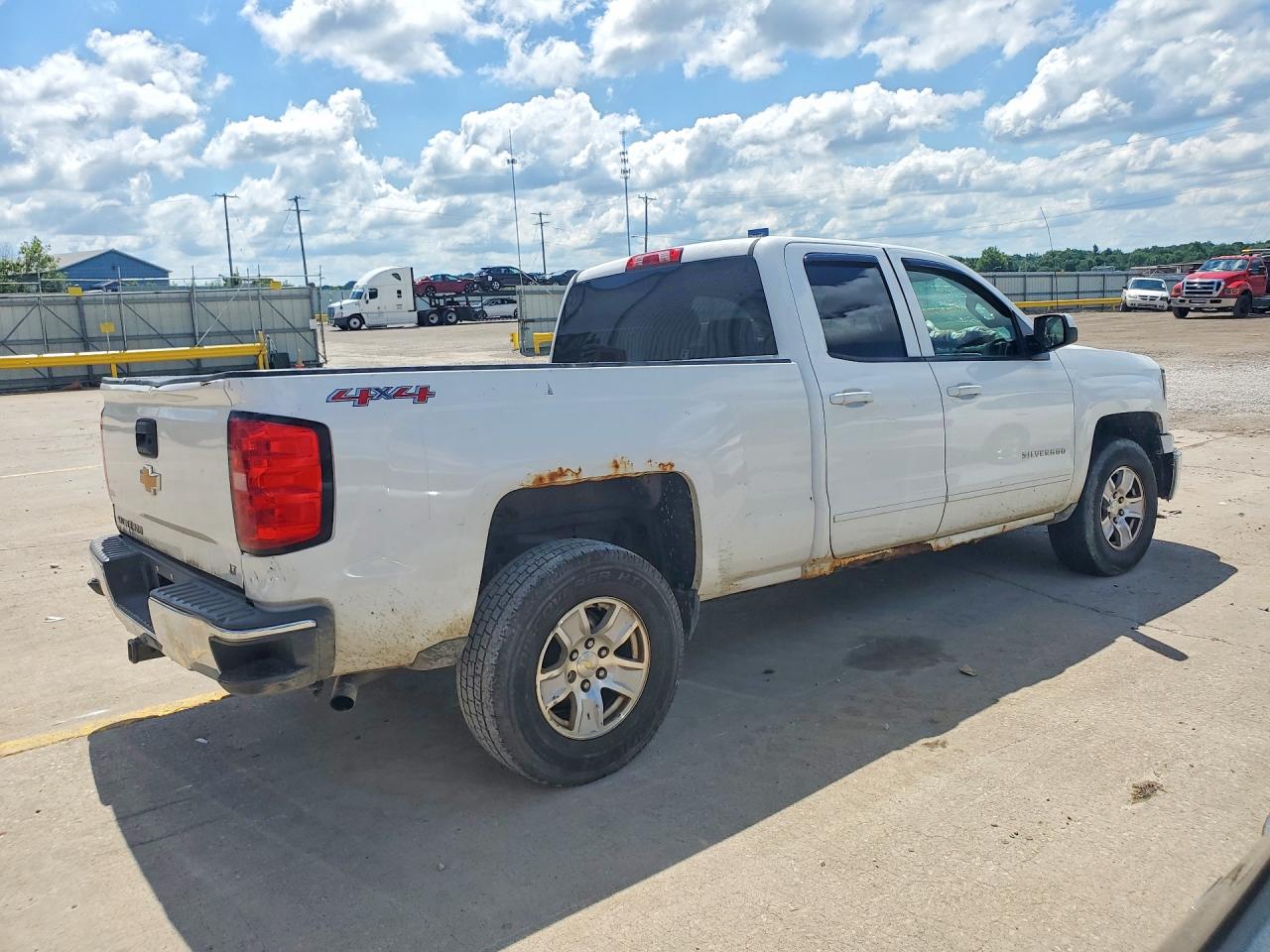 2015 Chevrolet Silverado K1500 Lt White vin: 1GCVKREC7FZ434590
