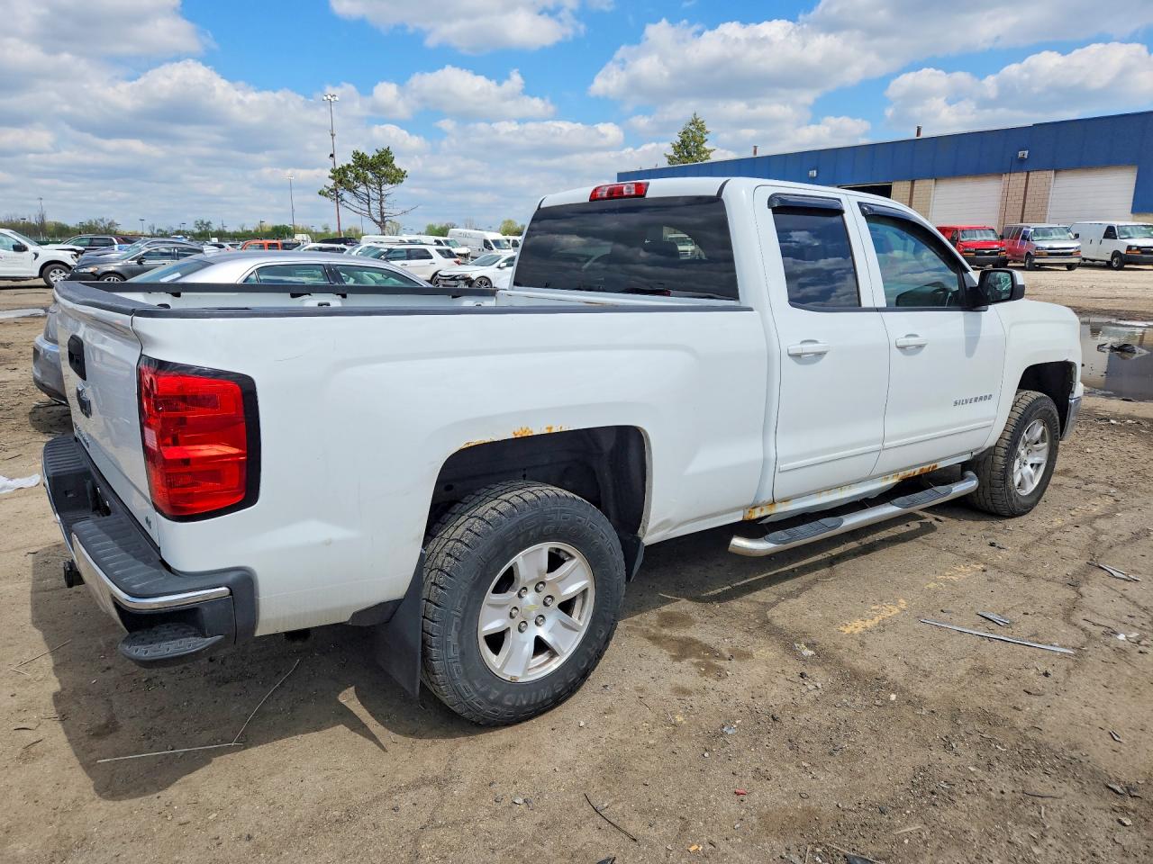 2015 Chevrolet Silverado K1500 Lt White vin: 1GCVKREC7FZ446559