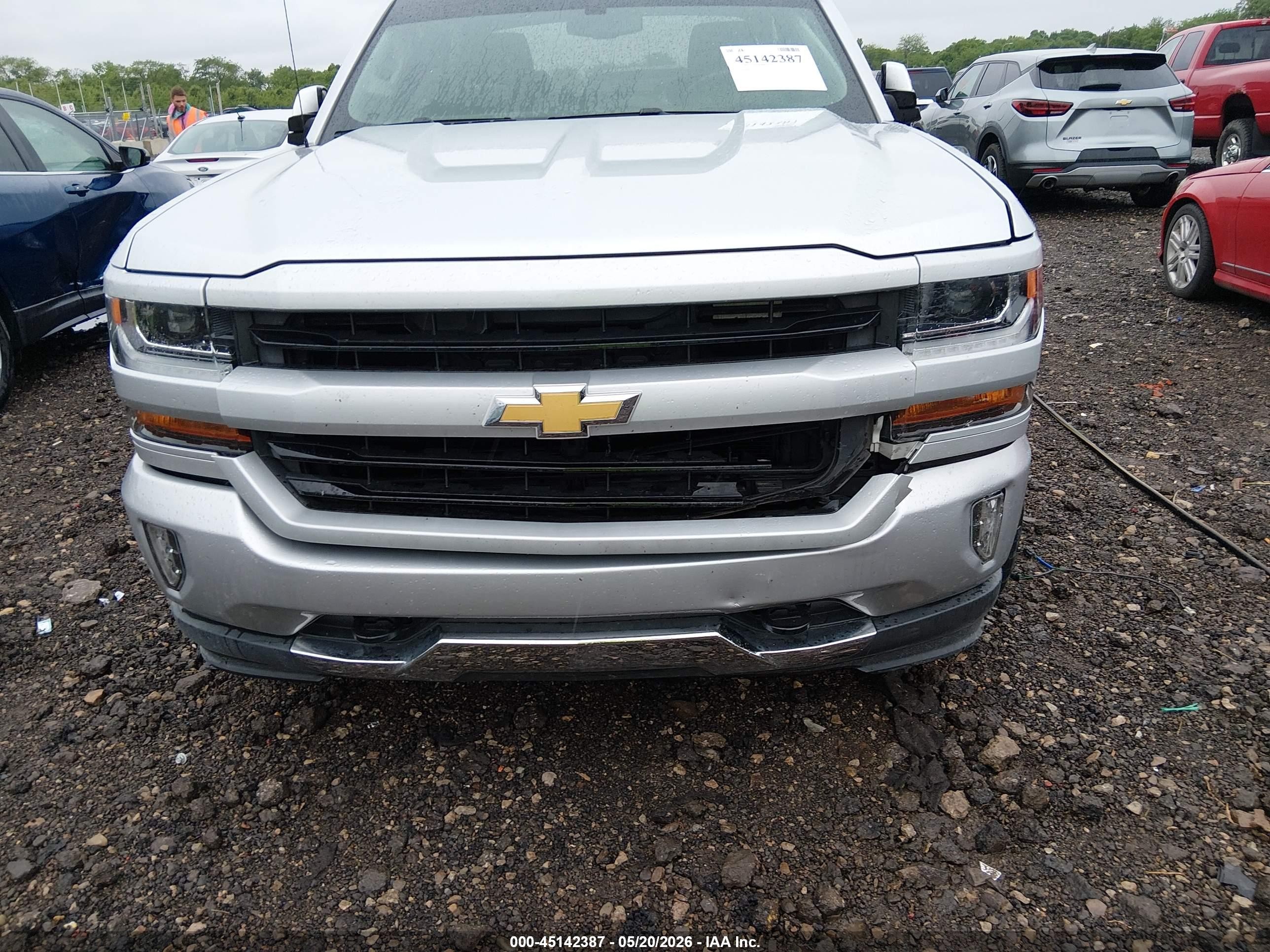 2018 Chevrolet Silverado 1500 2lt Silver vin: 1GCVKREC9JZ361604