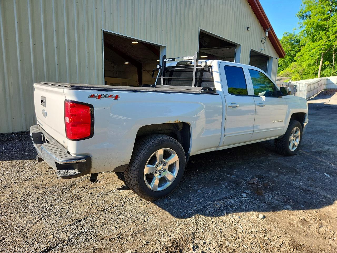2015 Chevrolet Silverado K1500 Lt White vin: 1GCVKRECXFZ357794