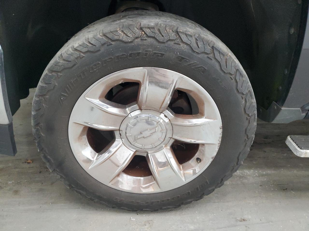 2015 Chevrolet Silverado K1500 Lt Gray vin: 1GCVKREH1FZ406943 Damage: Left Front Wheel, Curb Rash, > 12 Inches