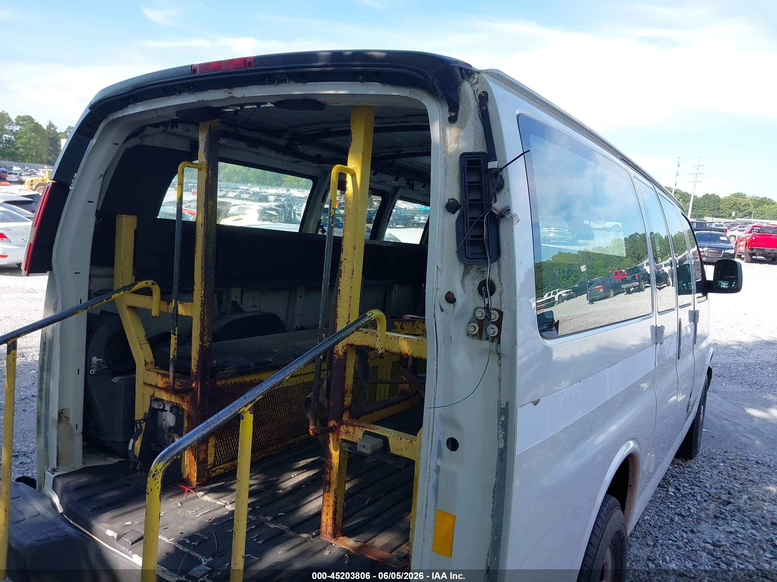 2016 Chevrolet Express 2500 Work Van White vin: 1GCWGABF0G1138123