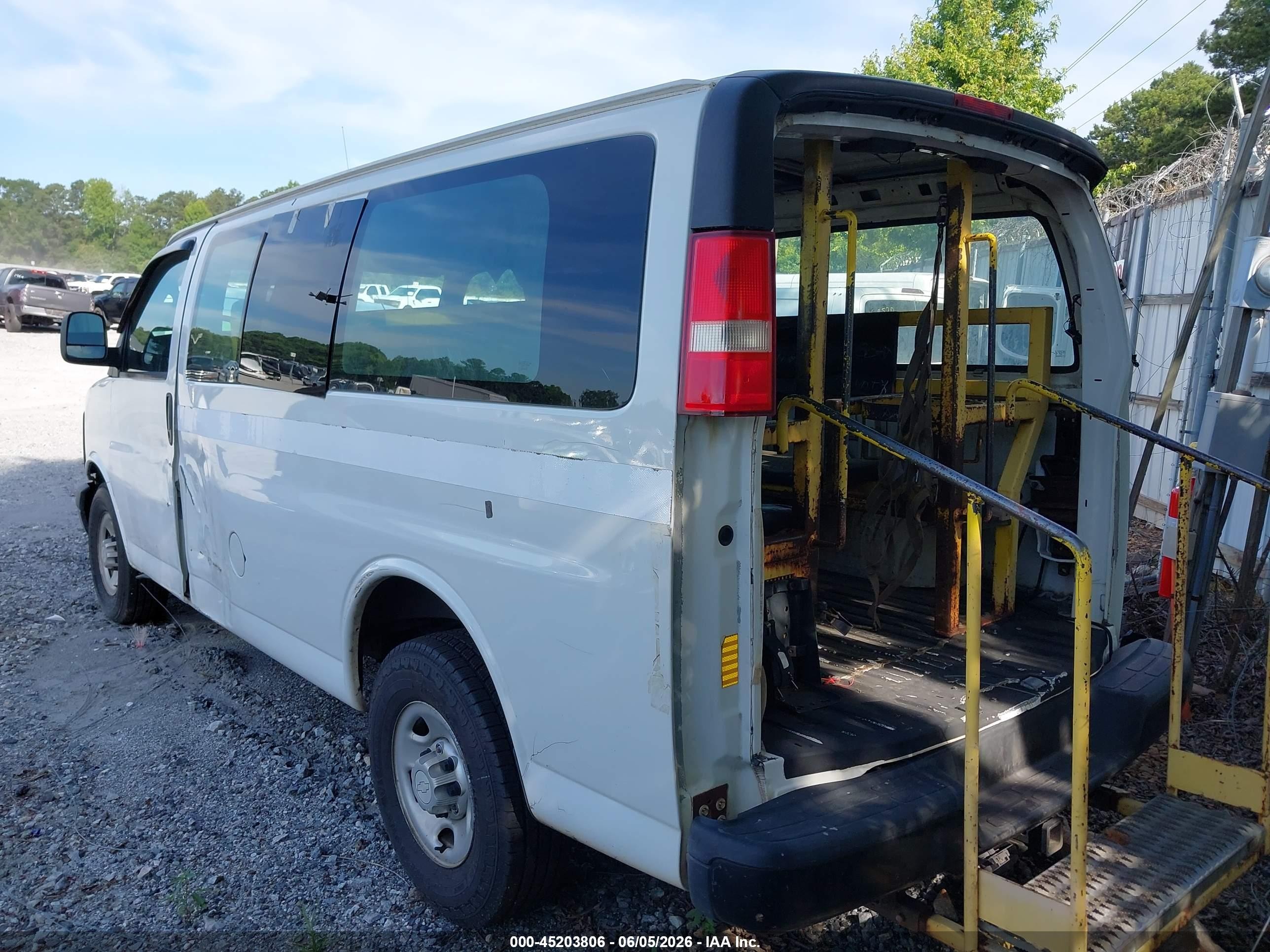 2016 Chevrolet Express 2500 Work Van White vin: 1GCWGABF0G1138123