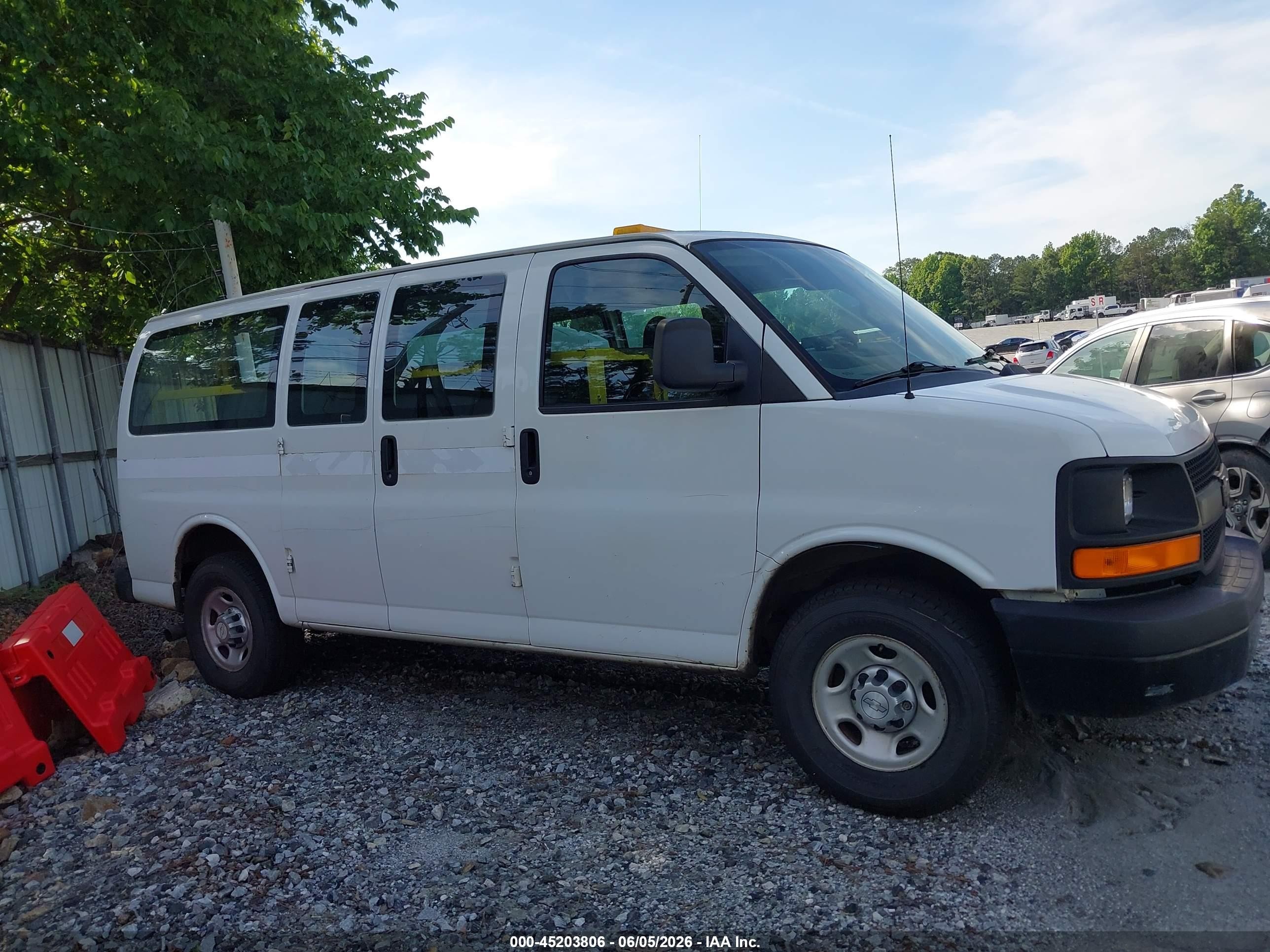 2016 Chevrolet Express 2500 Work Van White vin: 1GCWGABF0G1138123