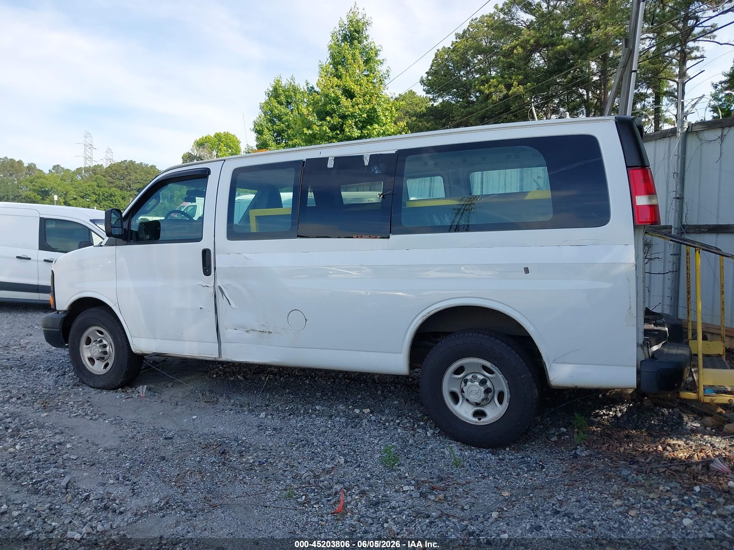 2016 Chevrolet Express 2500 Work Van White vin: 1GCWGABF0G1138123