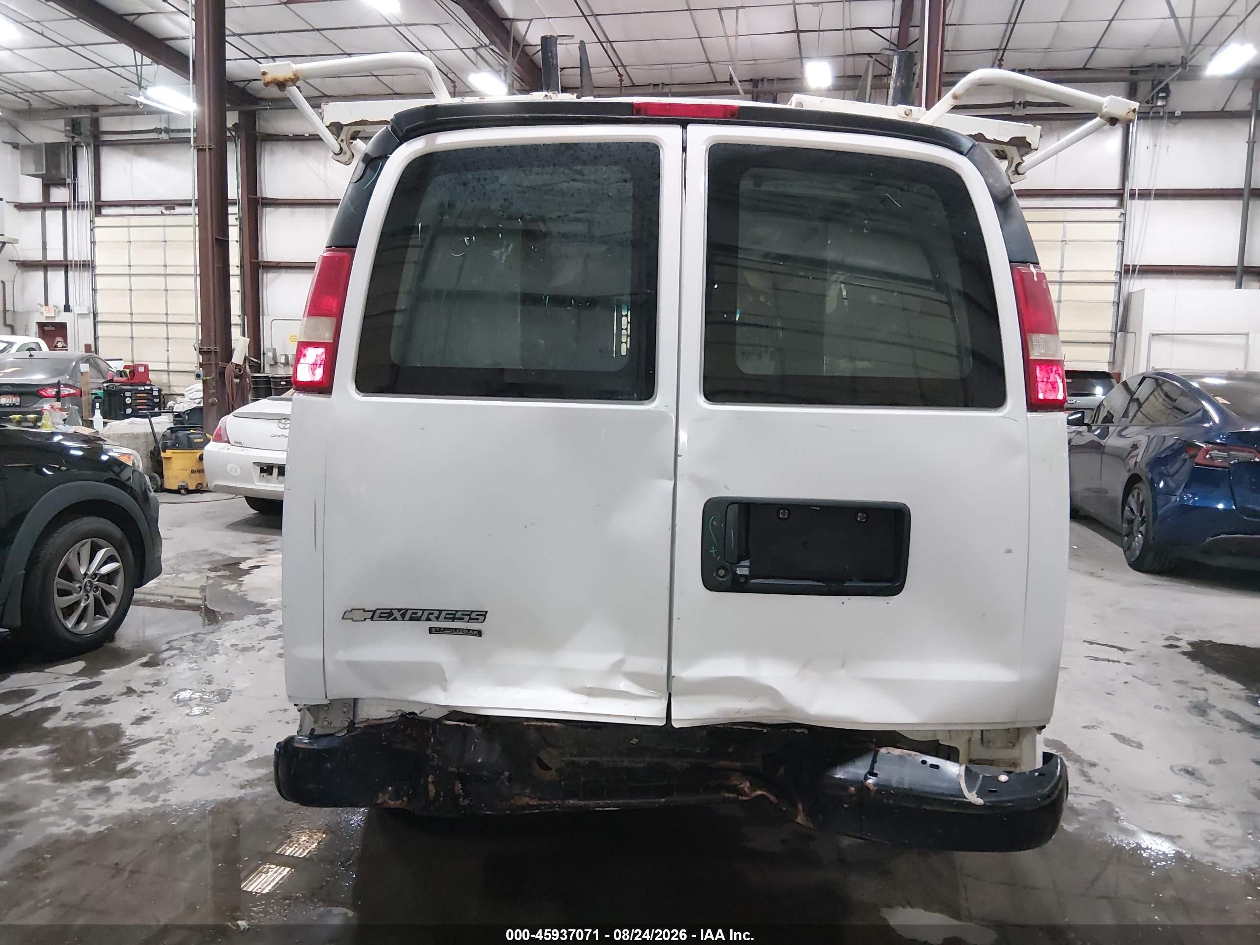 2016 Chevrolet Express 2500 Work Van Белый vin: 1GCWGAFF1G1290678
