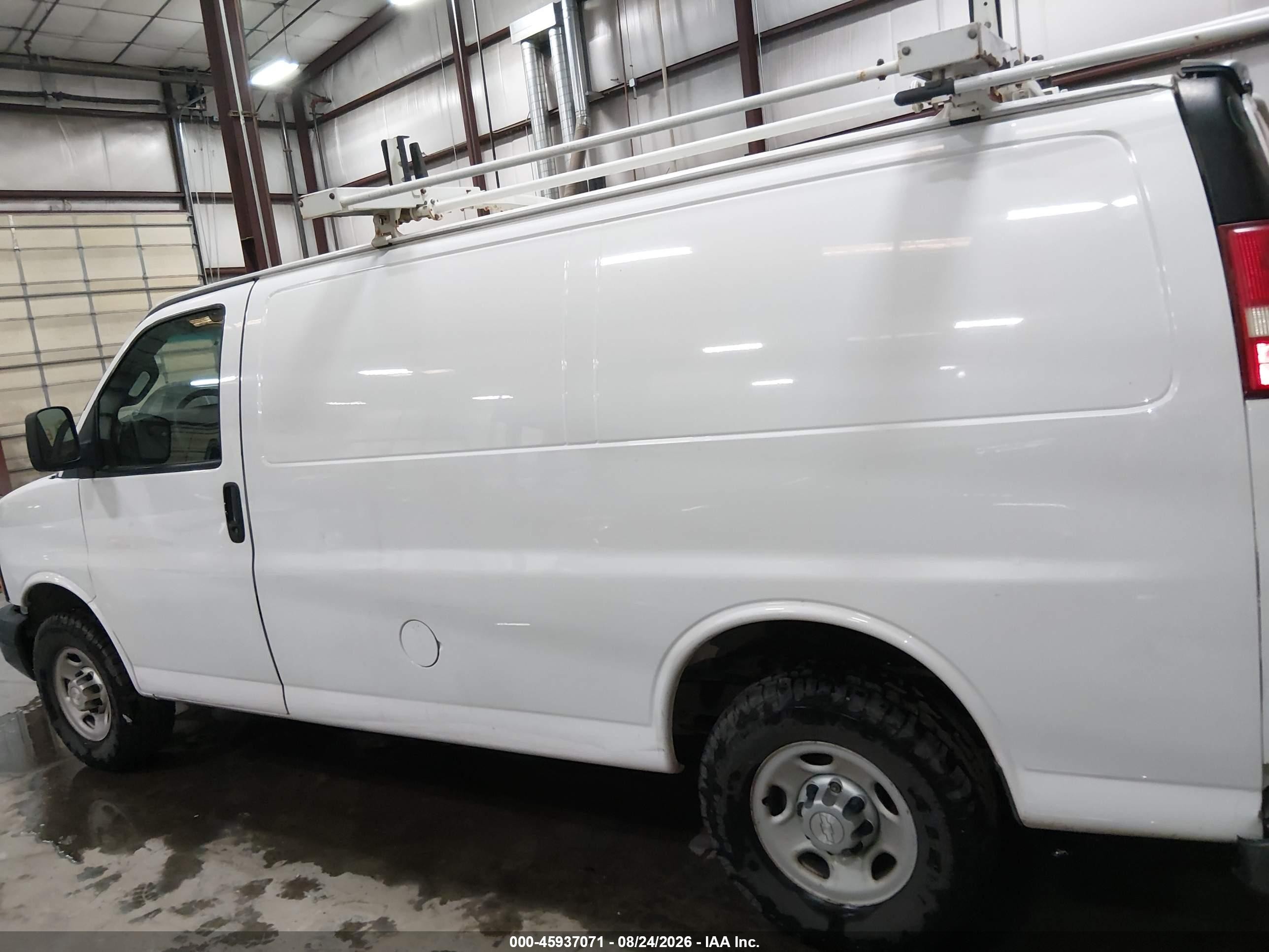 2016 Chevrolet Express 2500 Work Van Белый vin: 1GCWGAFF1G1290678