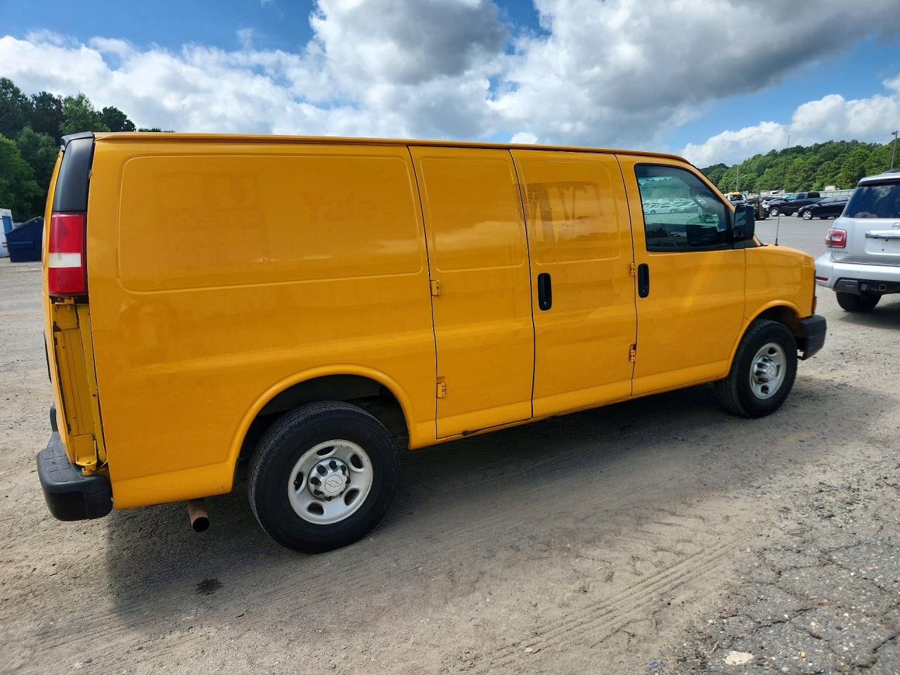 2016 Chevrolet Express G2500 Желтый vin: 1GCWGAFFXG1243715