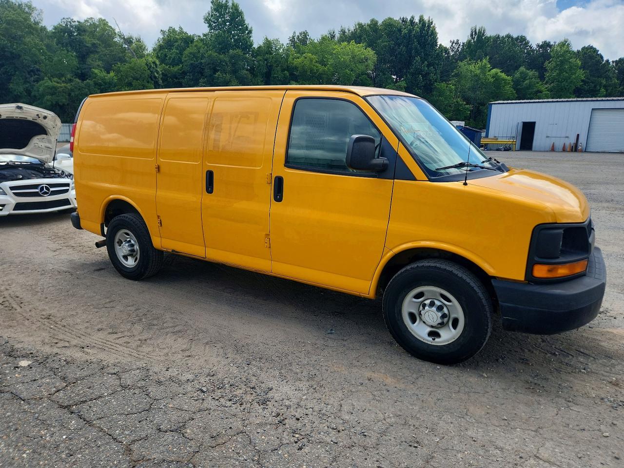 2016 Chevrolet Express G2500 Желтый vin: 1GCWGAFFXG1243715