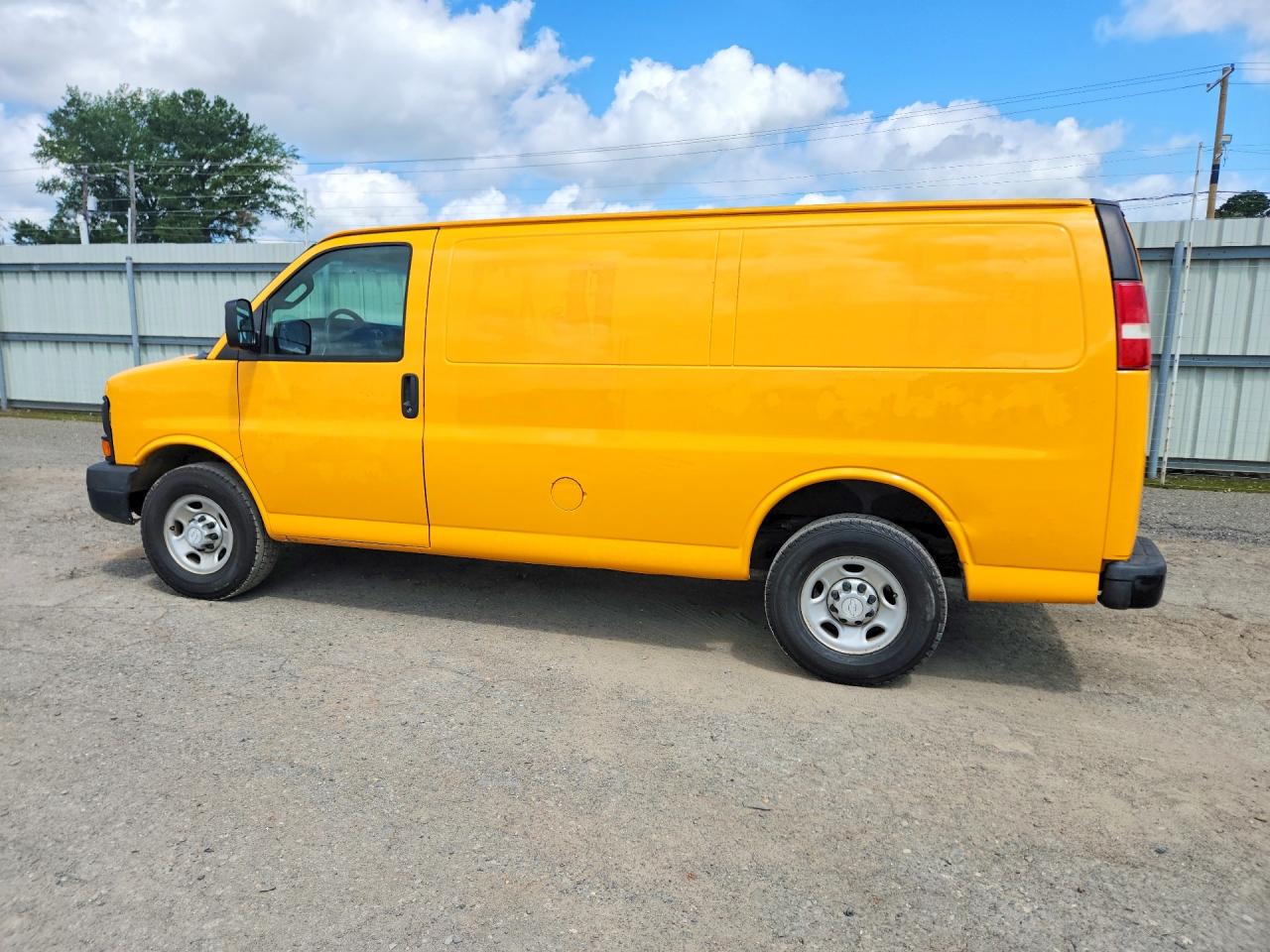 2016 Chevrolet Express G2500 Желтый vin: 1GCWGAFFXG1243715