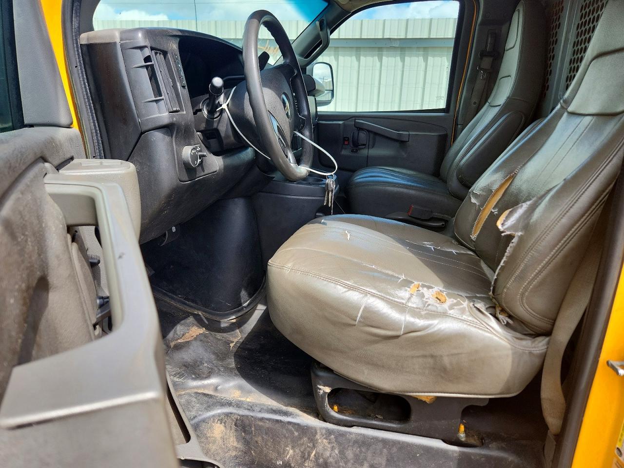 2016 Chevrolet Express G2500 Желтый vin: 1GCWGAFFXG1243715