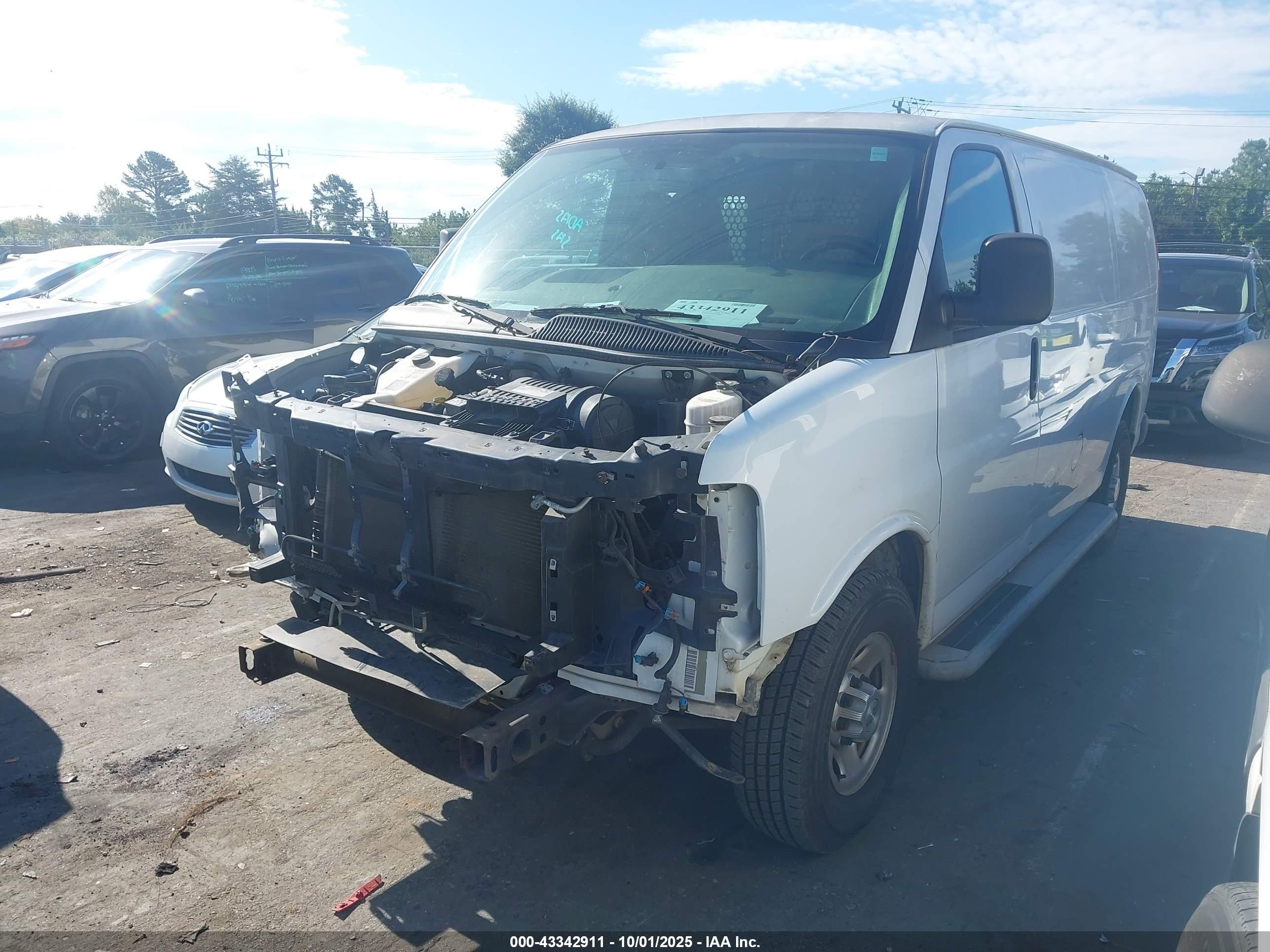 2018 Chevrolet Express 2500 Work Van Белый vin: 1GCWGAFG0J1904247