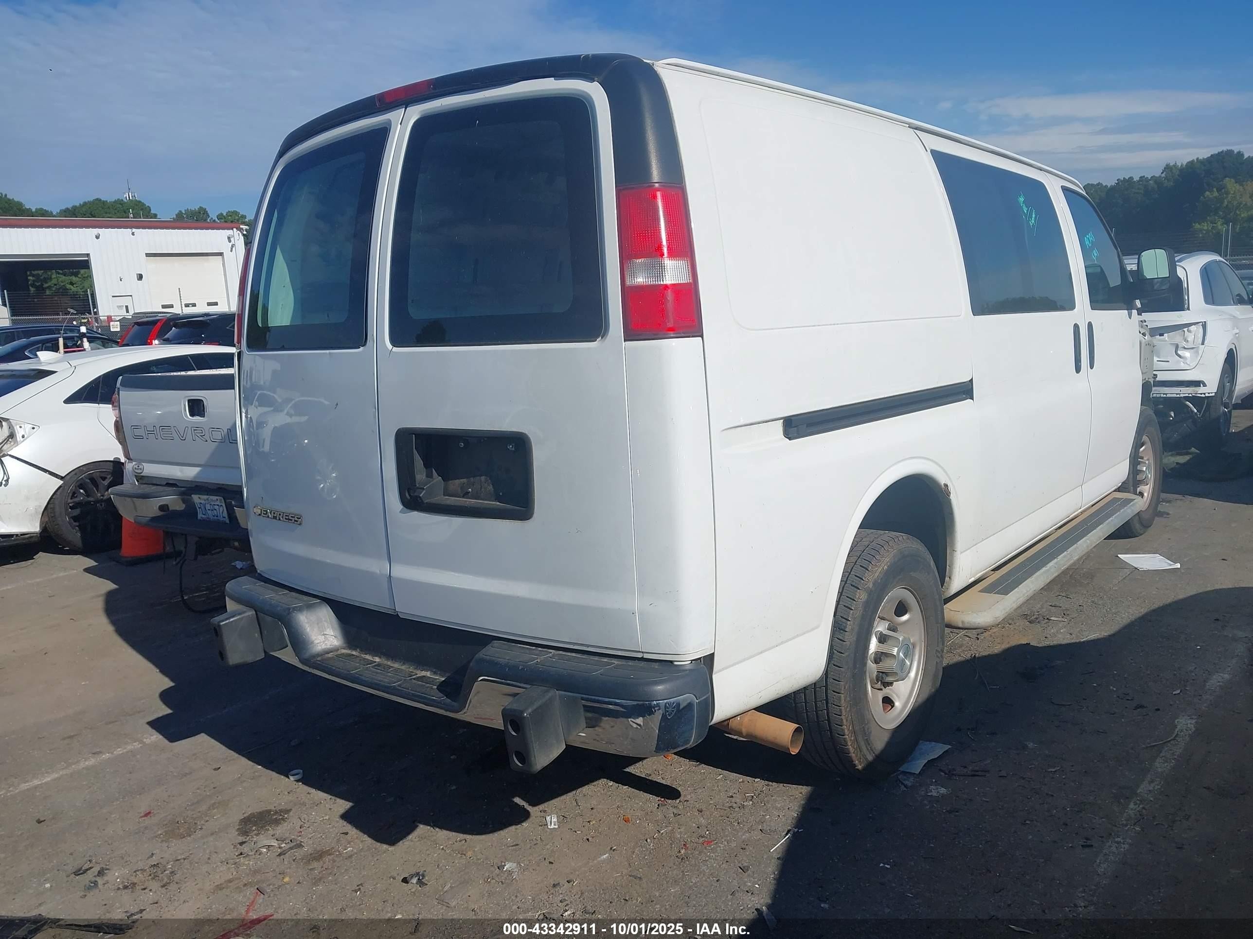2018 Chevrolet Express 2500 Work Van Белый vin: 1GCWGAFG0J1904247