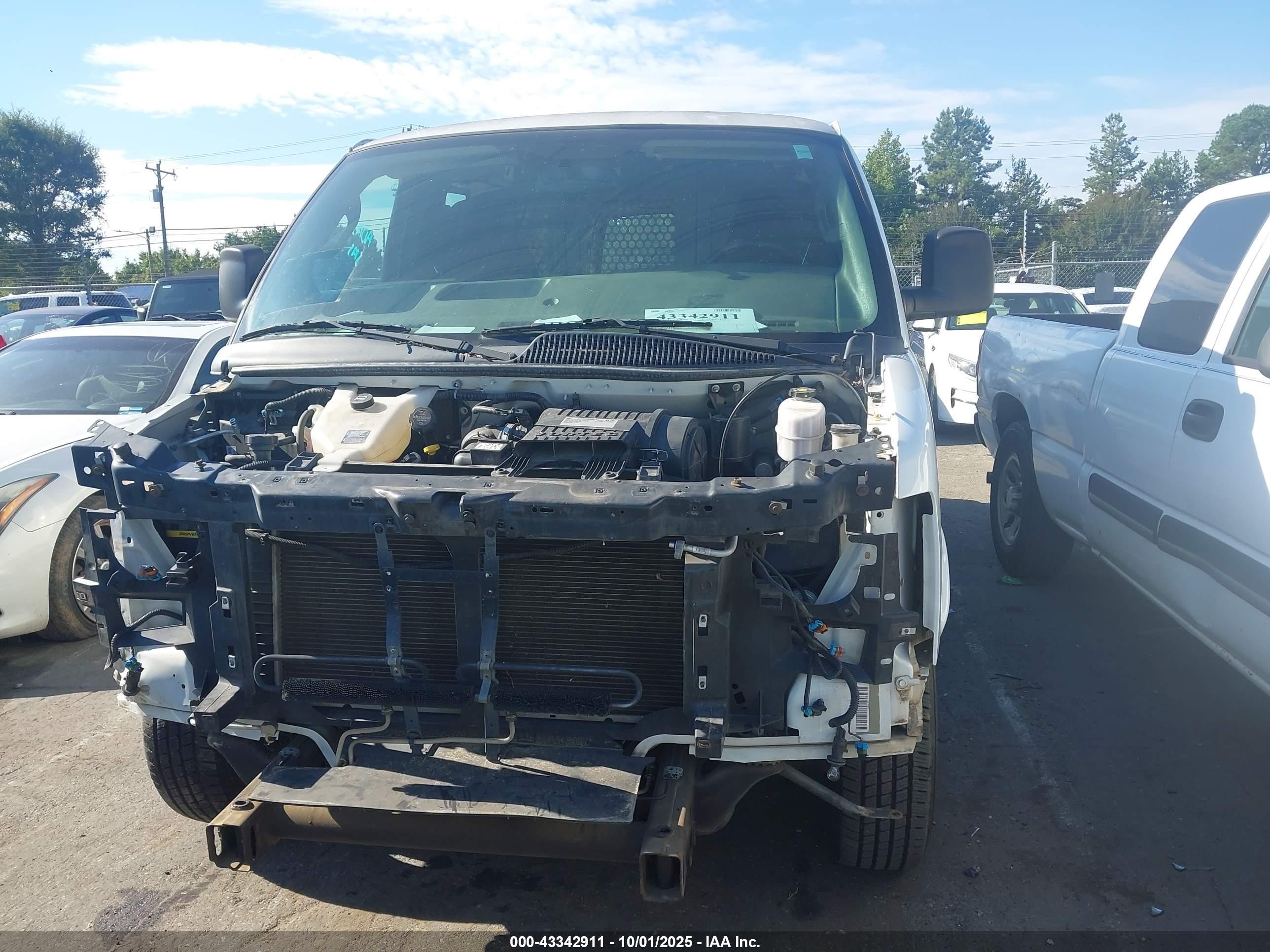 2018 Chevrolet Express 2500 Work Van Белый vin: 1GCWGAFG0J1904247