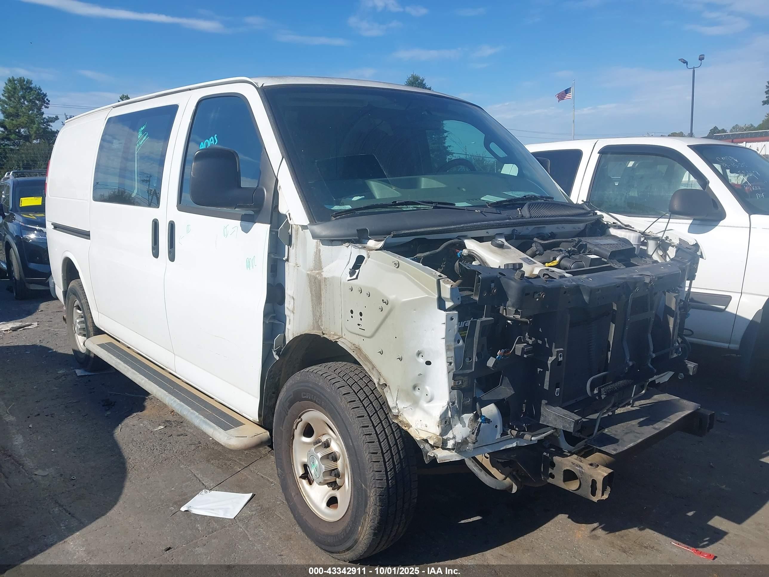 2018 Chevrolet Express 2500 Work Van Белый vin: 1GCWGAFG0J1904247