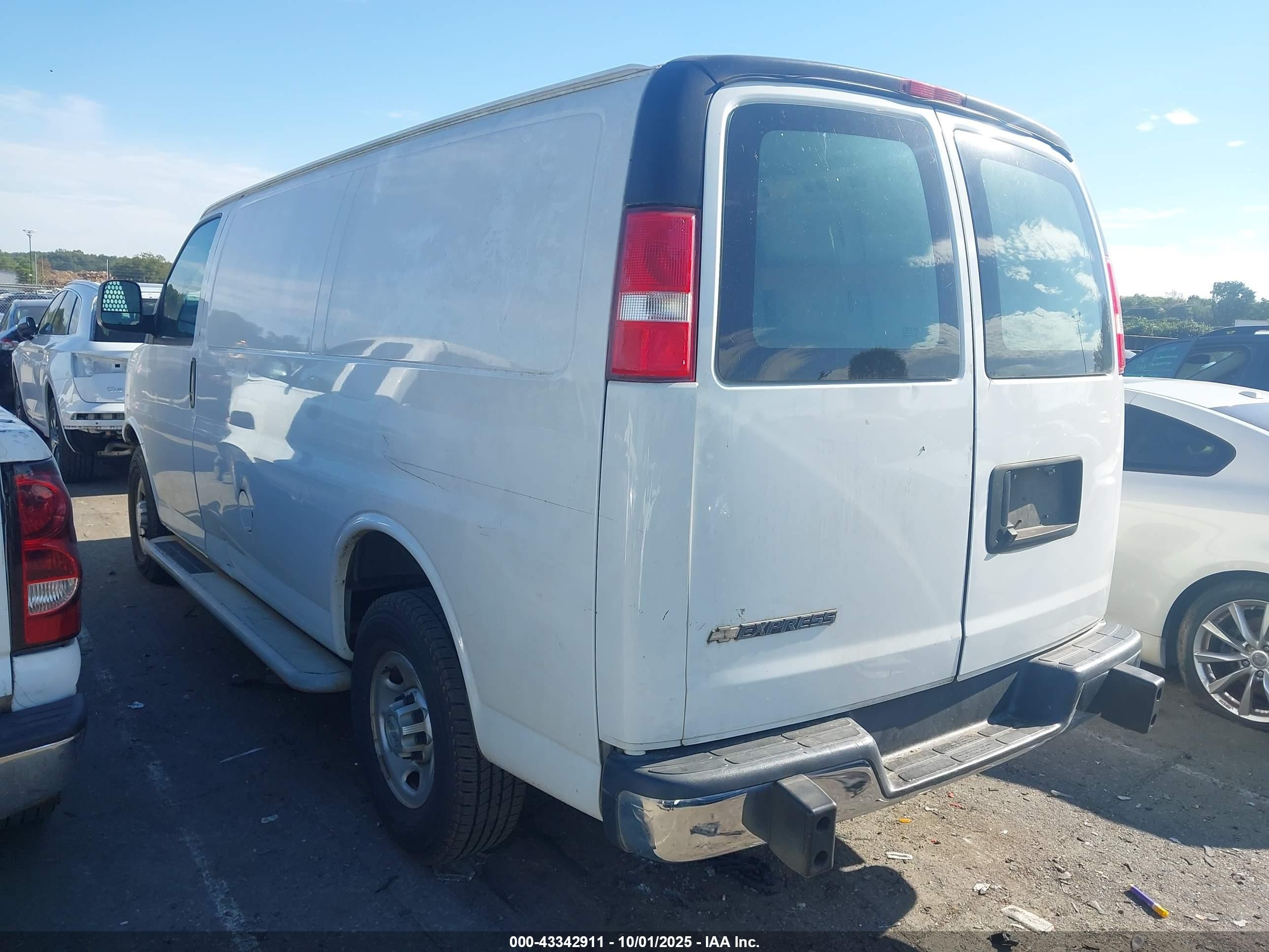 2018 Chevrolet Express 2500 Work Van Белый vin: 1GCWGAFG0J1904247