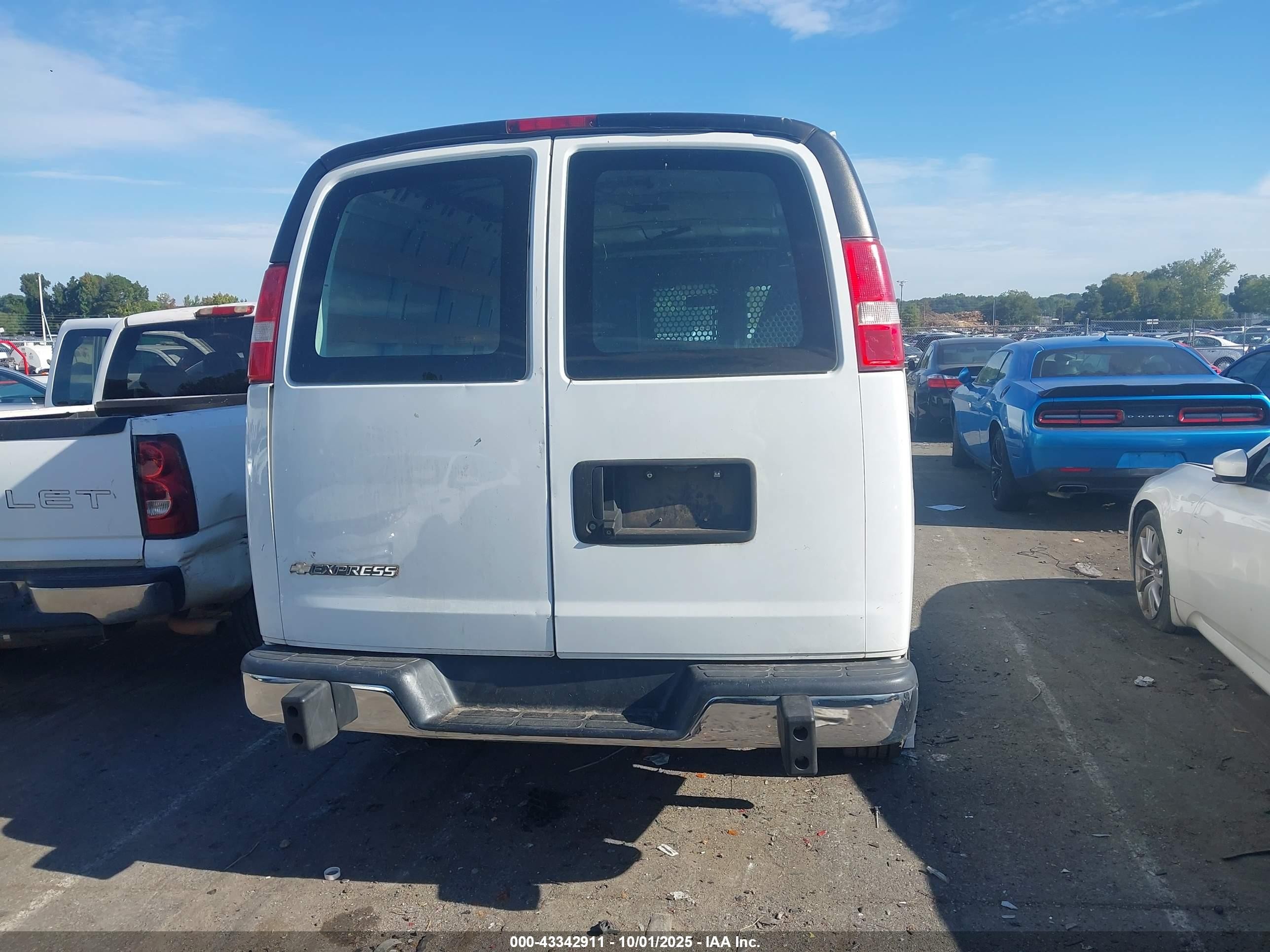 2018 Chevrolet Express 2500 Work Van Белый vin: 1GCWGAFG0J1904247