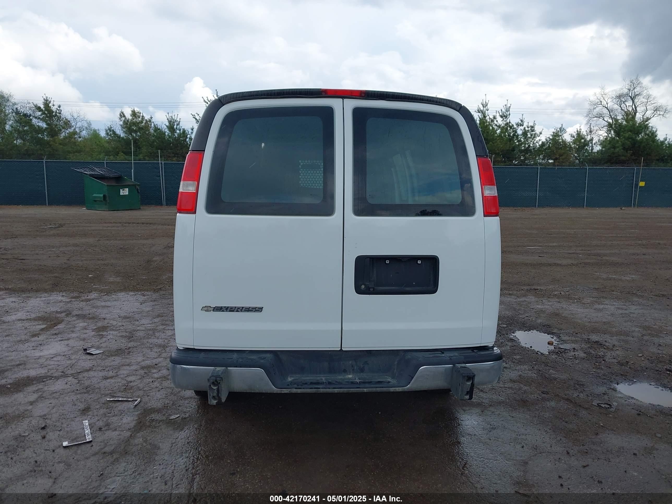 2018 Chevrolet Express 2500 Work Van White vin: 1GCWGAFG0J1908847