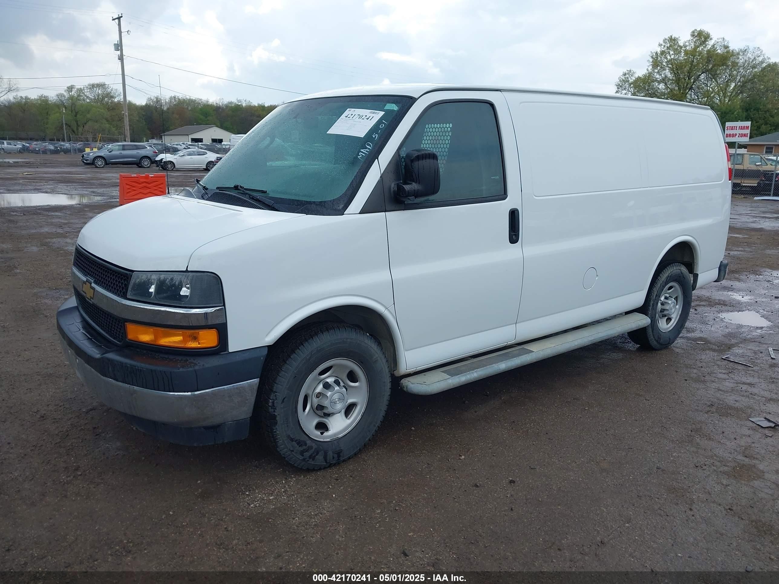 2018 Chevrolet Express 2500 Work Van White vin: 1GCWGAFG0J1908847