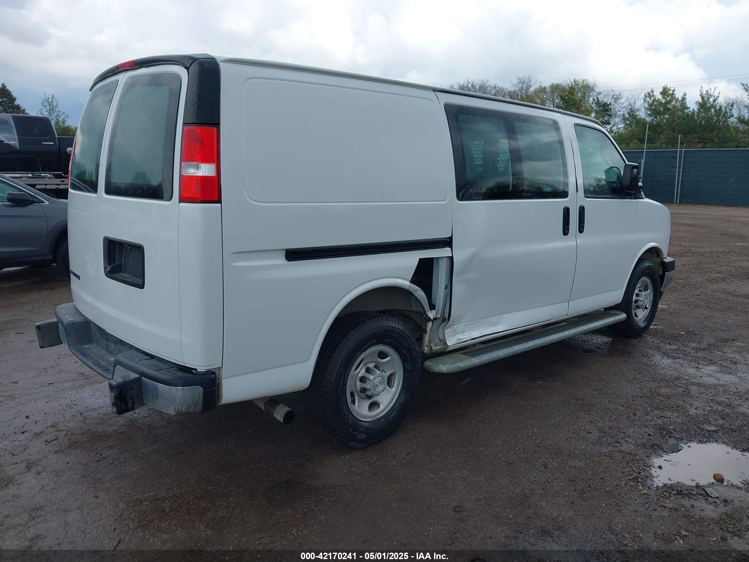 2018 Chevrolet Express 2500 Work Van White vin: 1GCWGAFG0J1908847