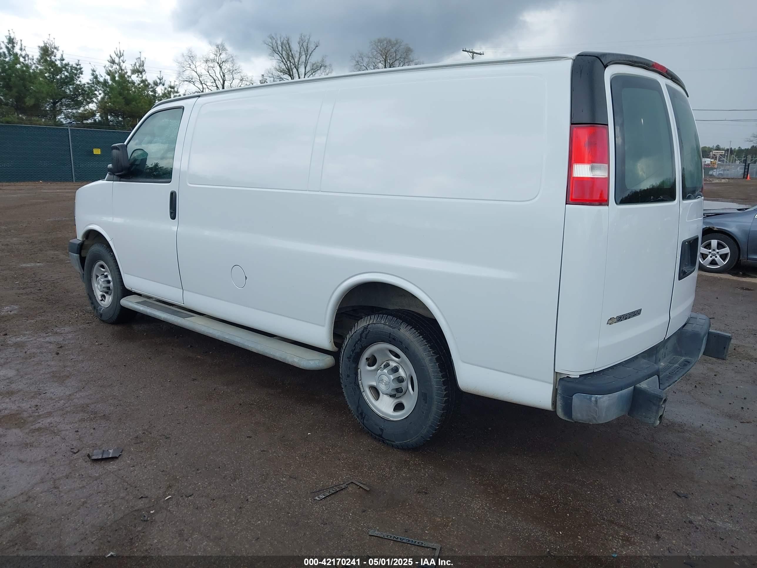 2018 Chevrolet Express 2500 Work Van White vin: 1GCWGAFG0J1908847