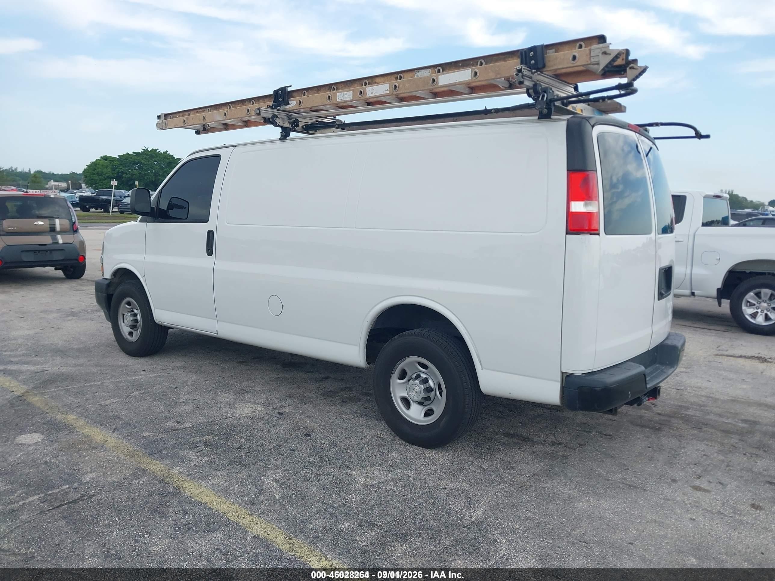 2019 Chevrolet Express 2500 Work Van Белый vin: 1GCWGAFG3K1372834