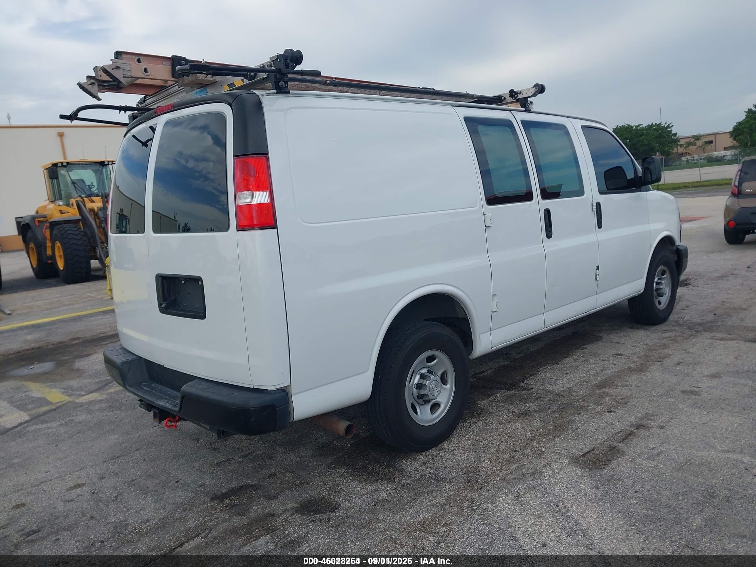 2019 Chevrolet Express 2500 Work Van Белый vin: 1GCWGAFG3K1372834