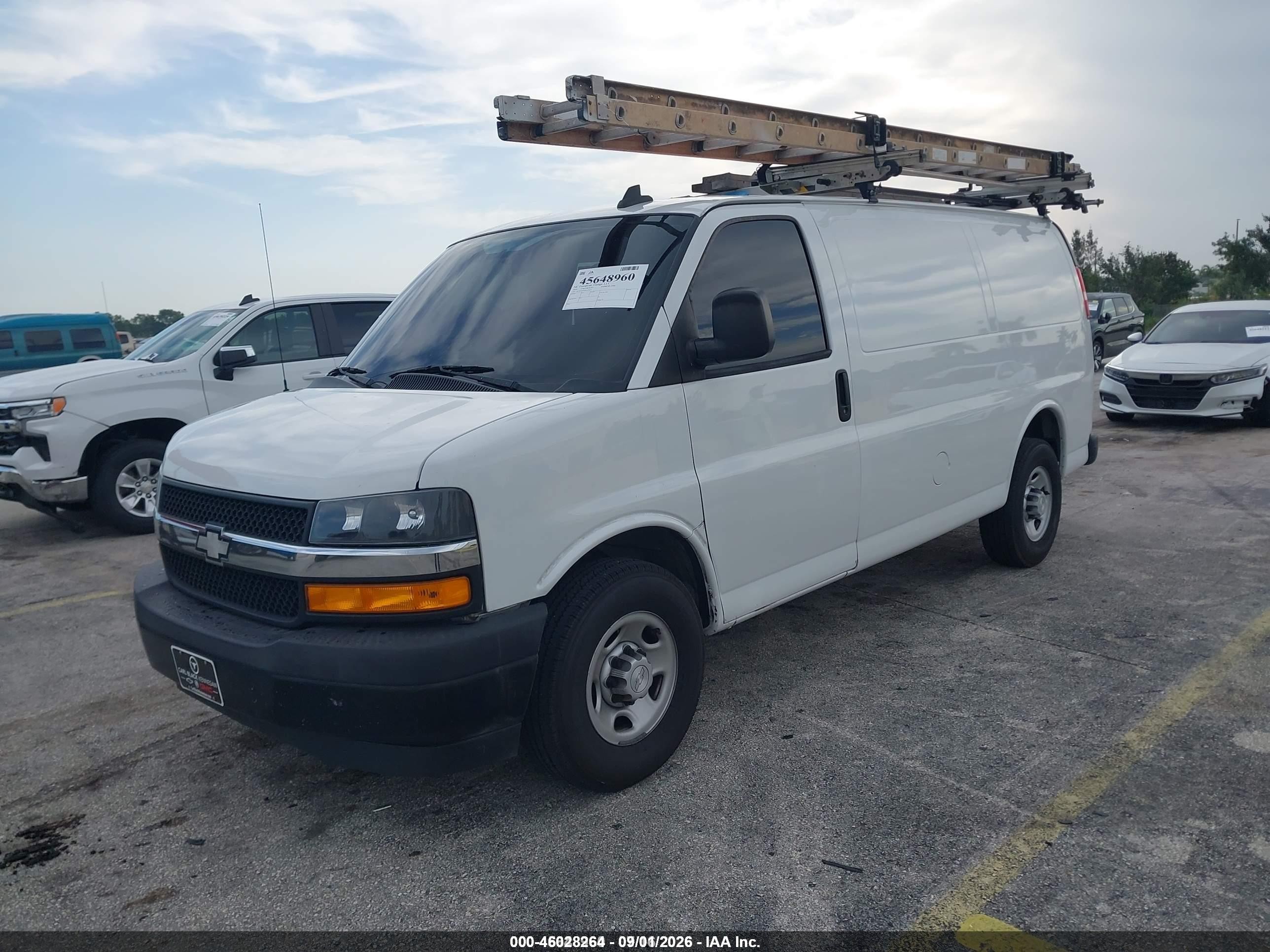 2019 Chevrolet Express 2500 Work Van Белый vin: 1GCWGAFG3K1372834