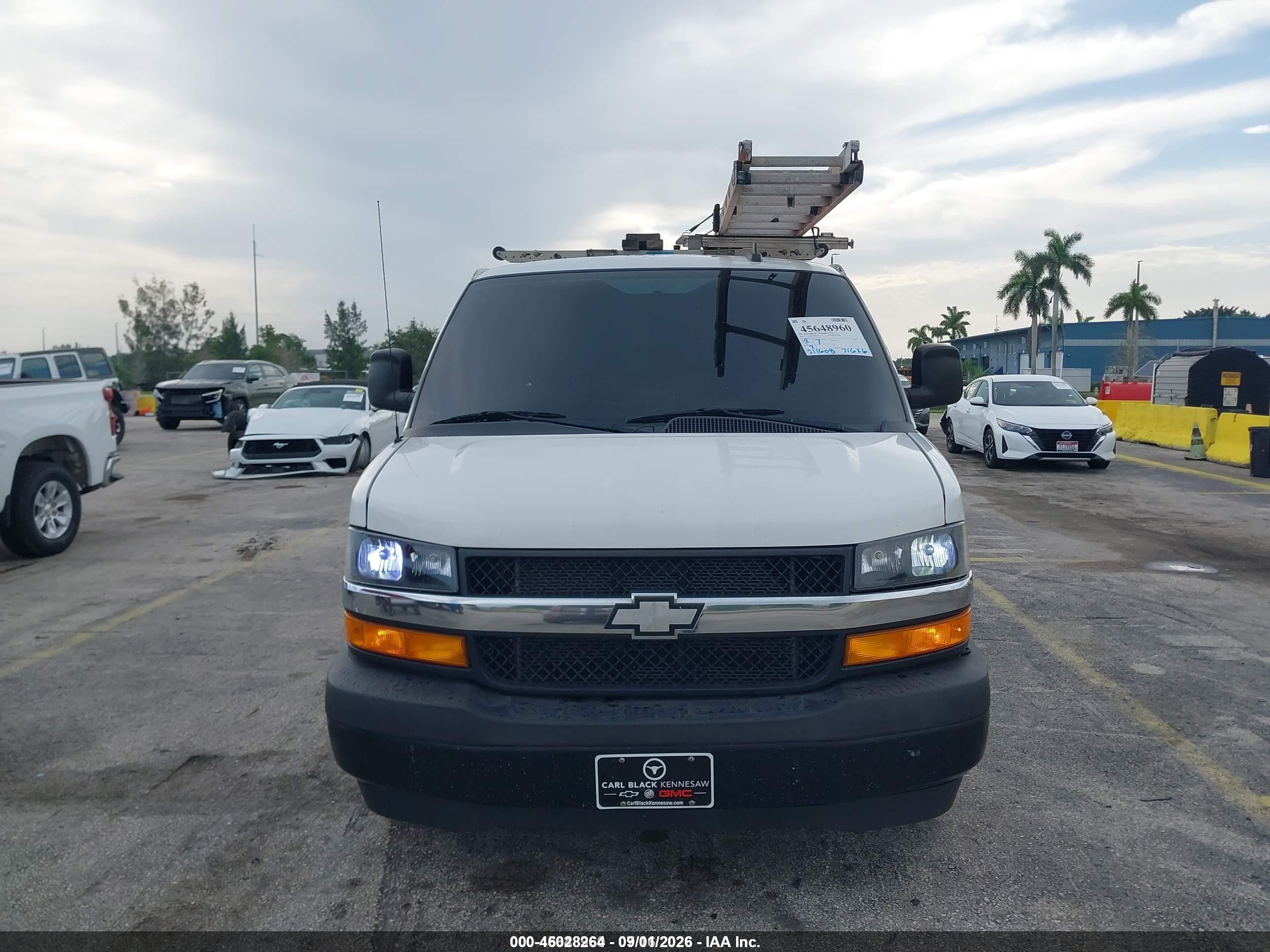 2019 Chevrolet Express 2500 Work Van Белый vin: 1GCWGAFG3K1372834