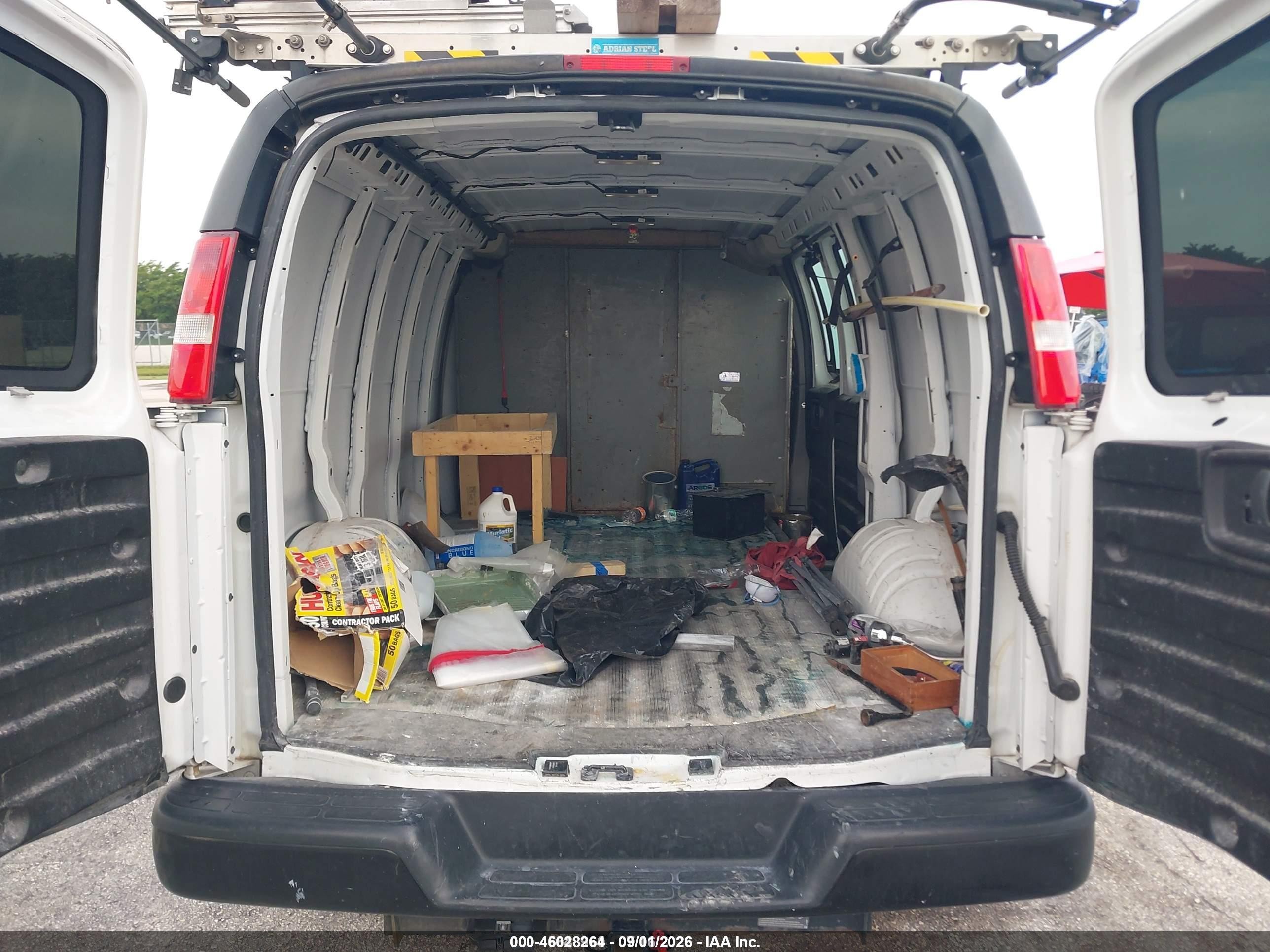 2019 Chevrolet Express 2500 Work Van Белый vin: 1GCWGAFG3K1372834
