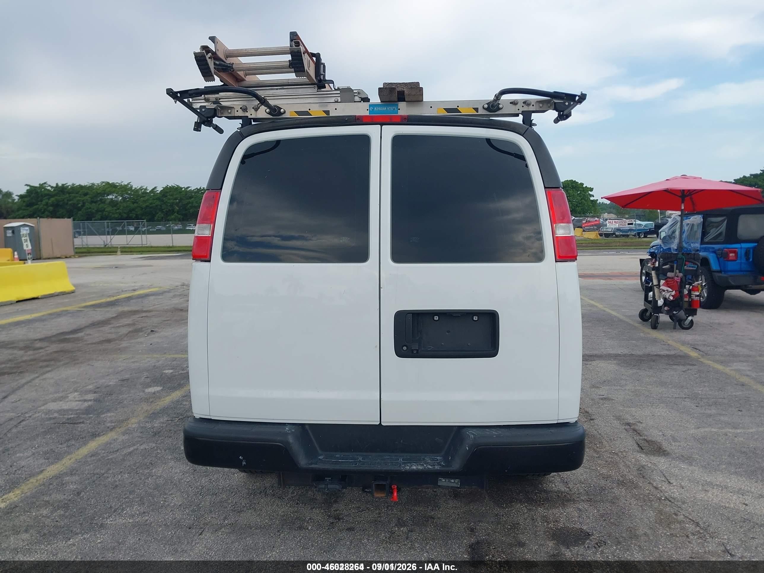 2019 Chevrolet Express 2500 Work Van Белый vin: 1GCWGAFG3K1372834
