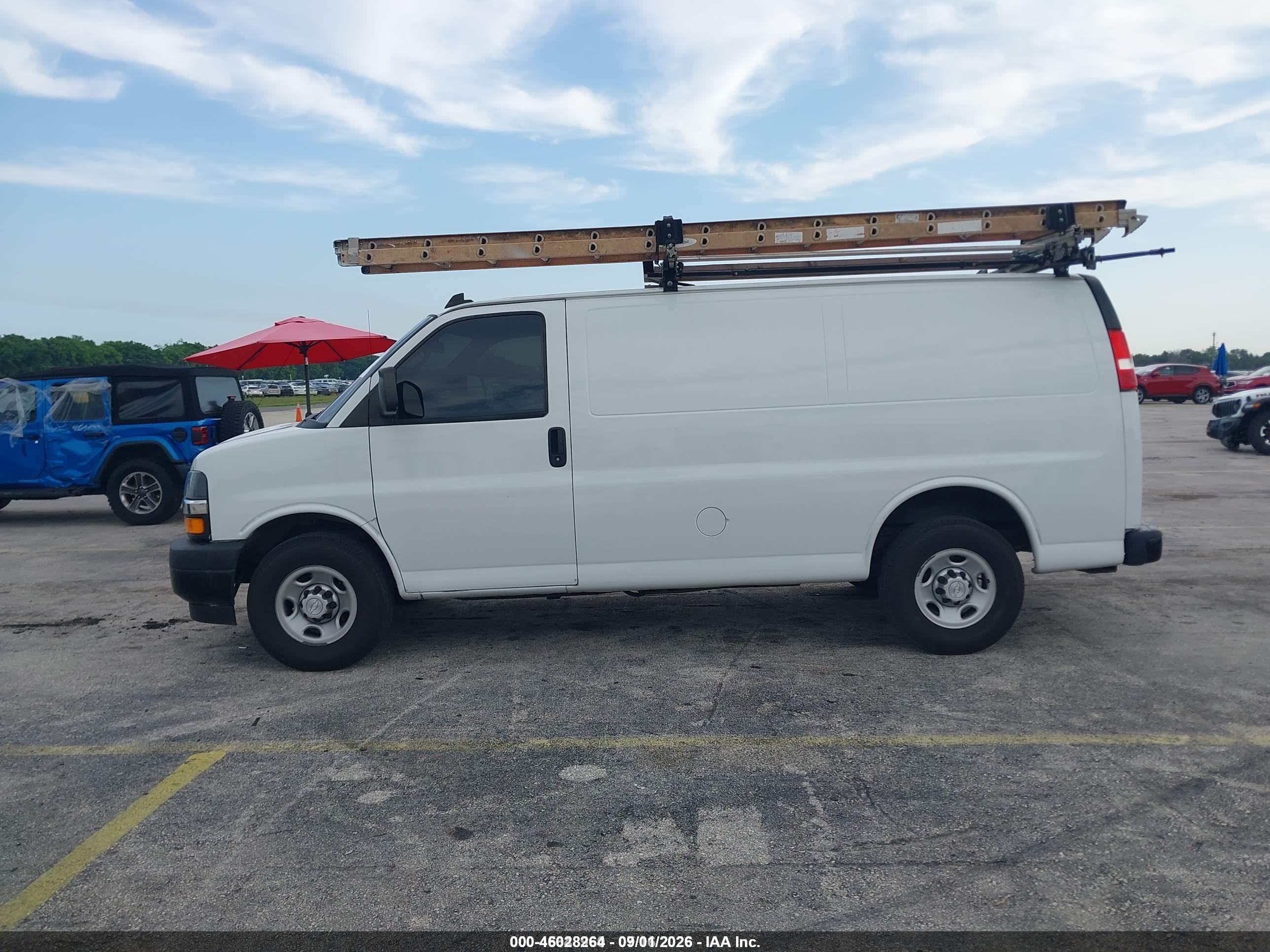2019 Chevrolet Express 2500 Work Van Белый vin: 1GCWGAFG3K1372834
