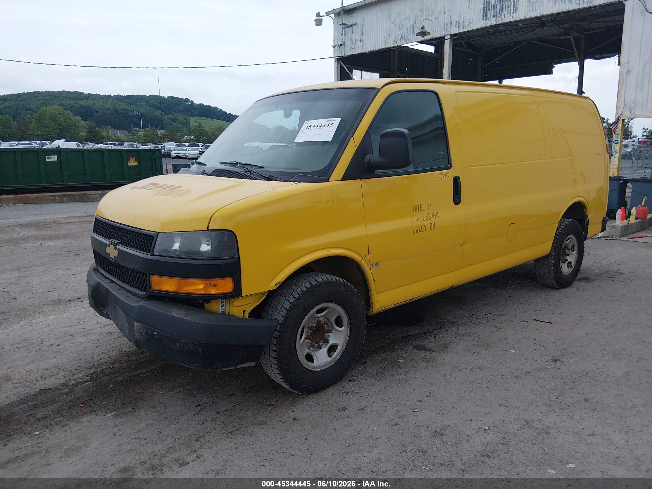 2018 Chevrolet Express 2500 Work Van Yellow vin: 1GCWGAFG4J1316402