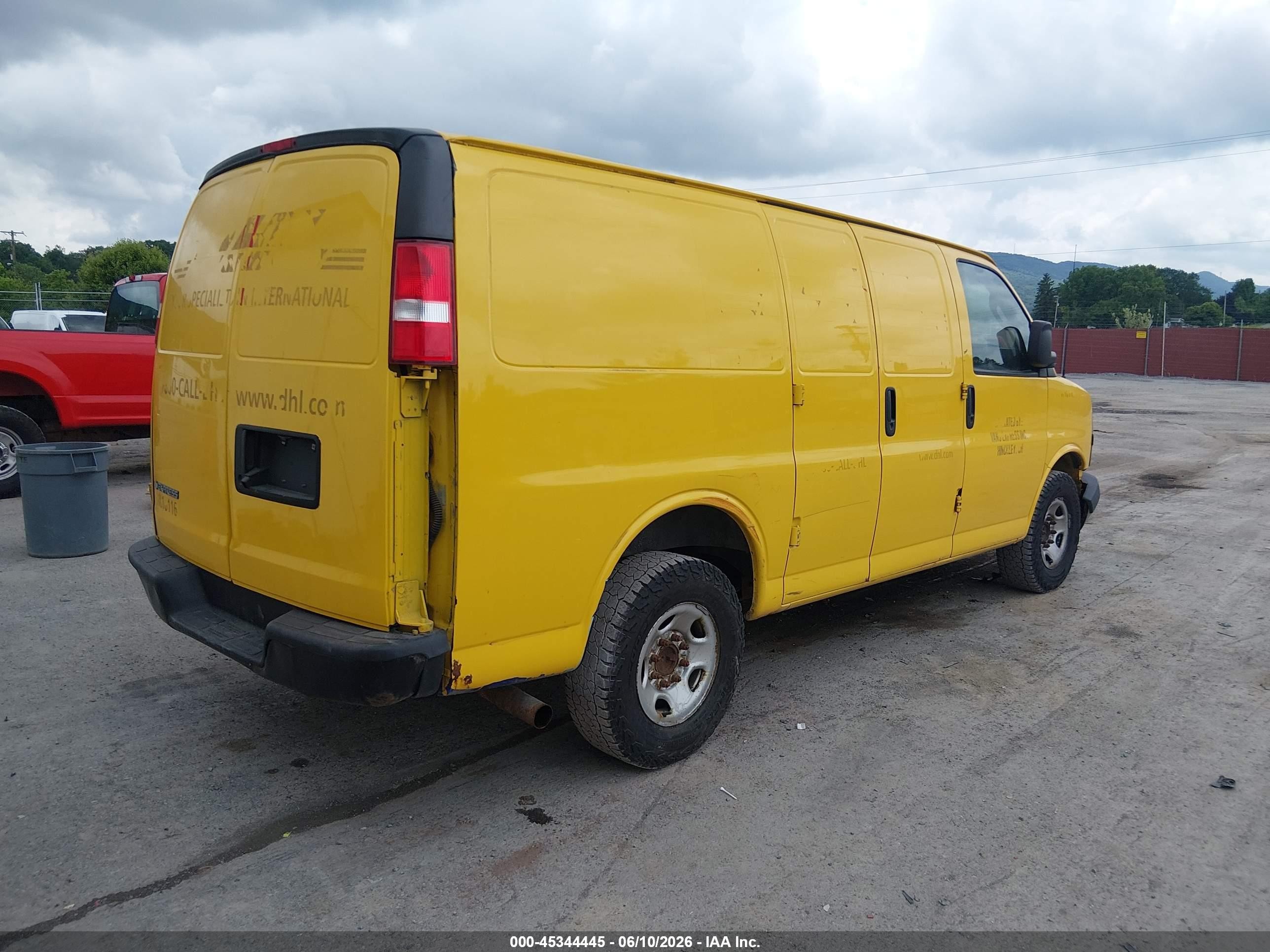 2018 Chevrolet Express 2500 Work Van Yellow vin: 1GCWGAFG4J1316402