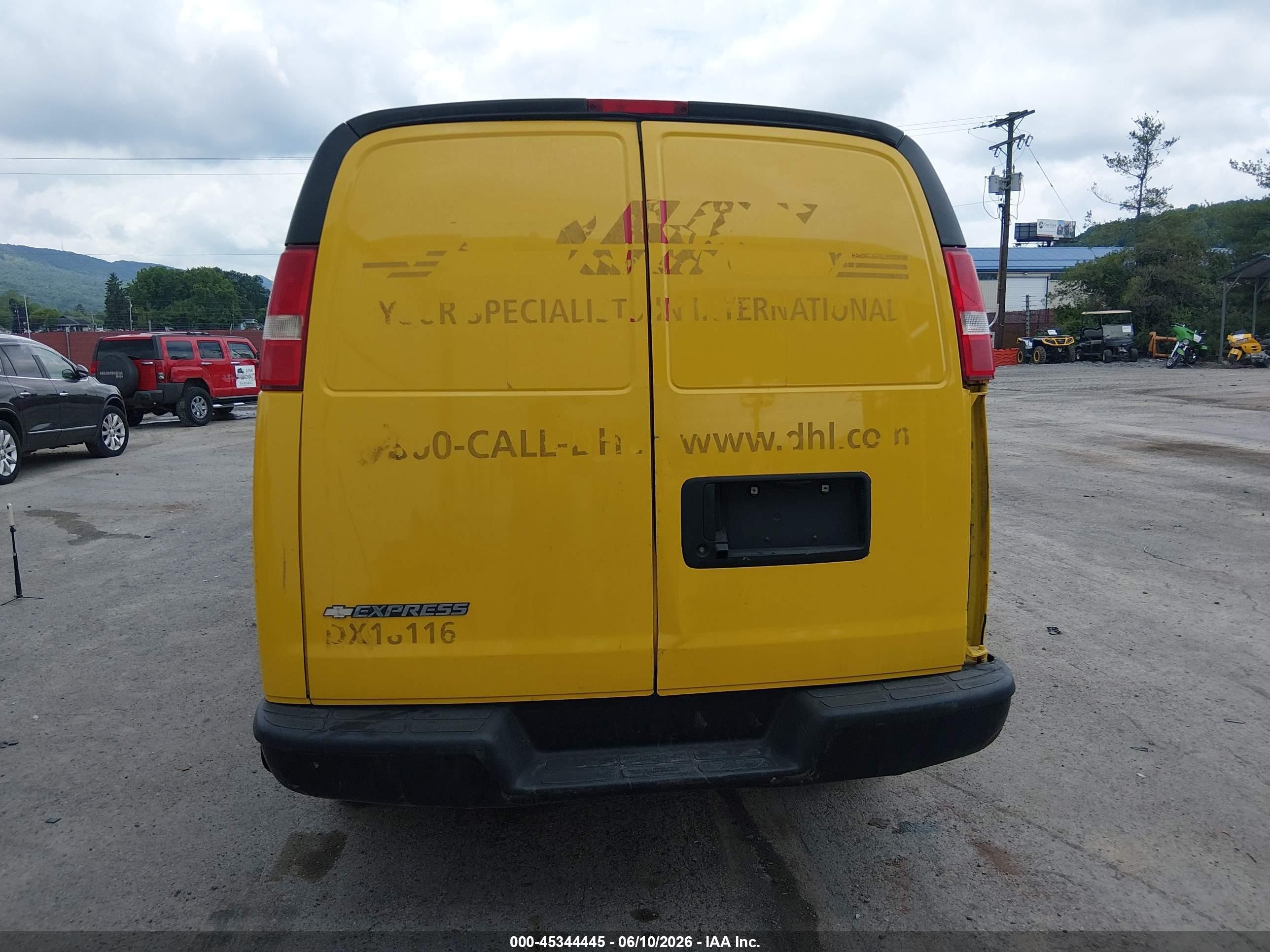 2018 Chevrolet Express 2500 Work Van Yellow vin: 1GCWGAFG4J1316402