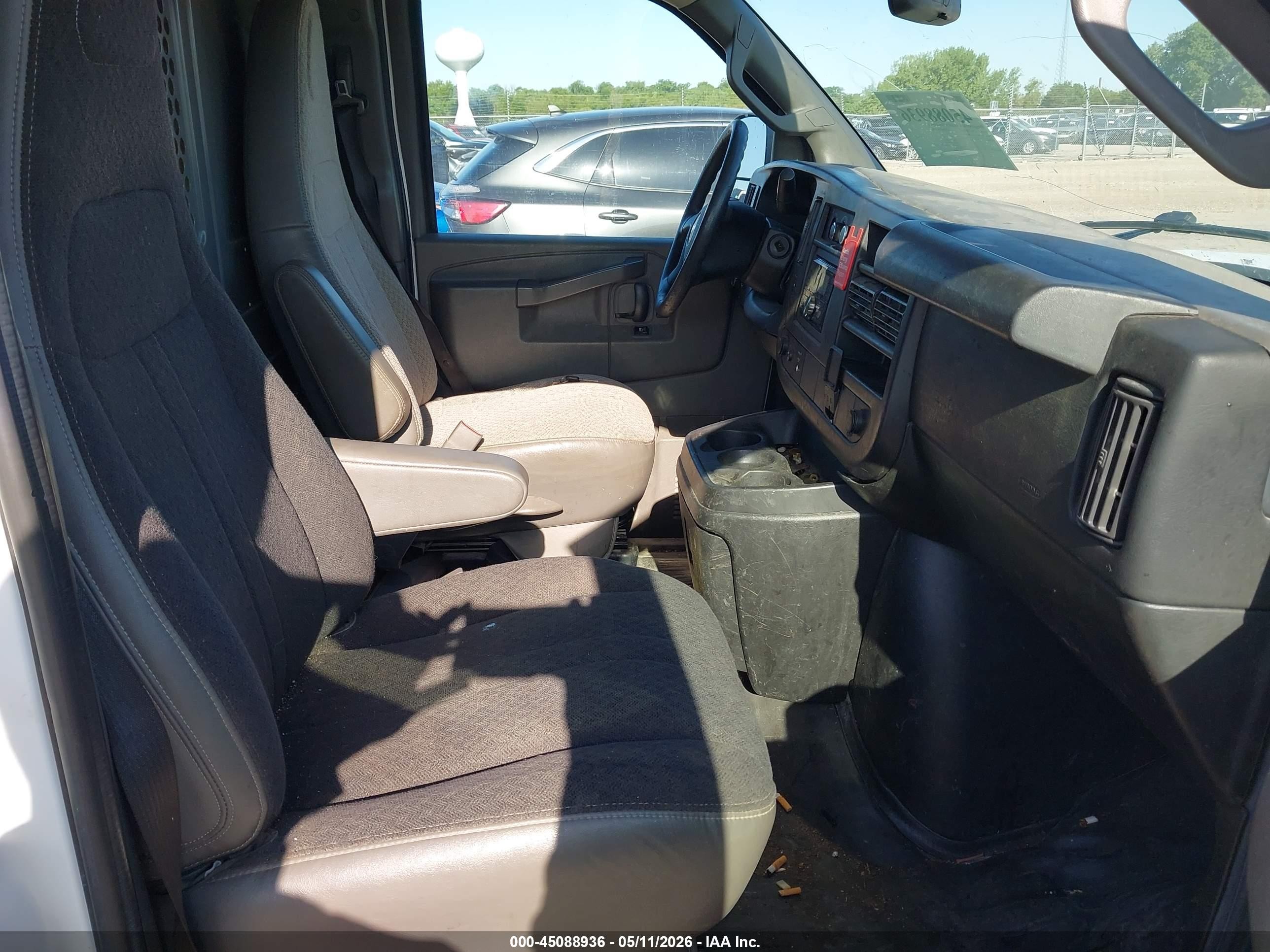 2018 Chevrolet Express 2500 Work Van White vin: 1GCWGAFG6J1905127